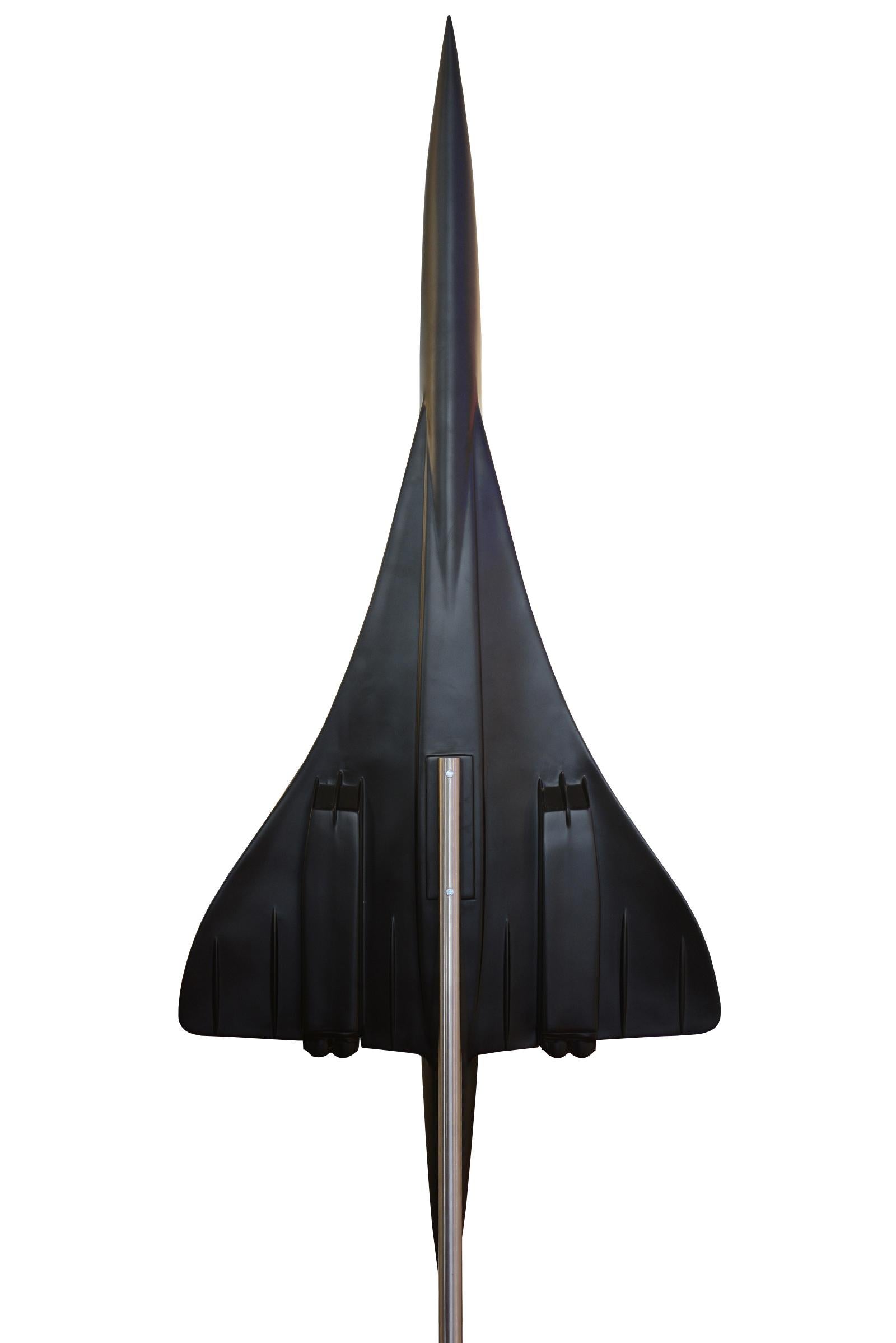Fibre de verre Sculpture noire Concorde en vente