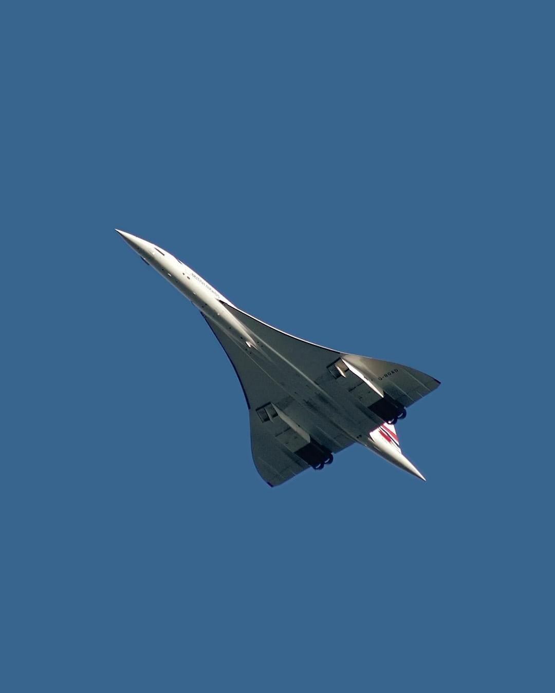 Concorde Supersonic-Flugzeug-Skulptur aus poliertem Edelstahl im Angebot 3