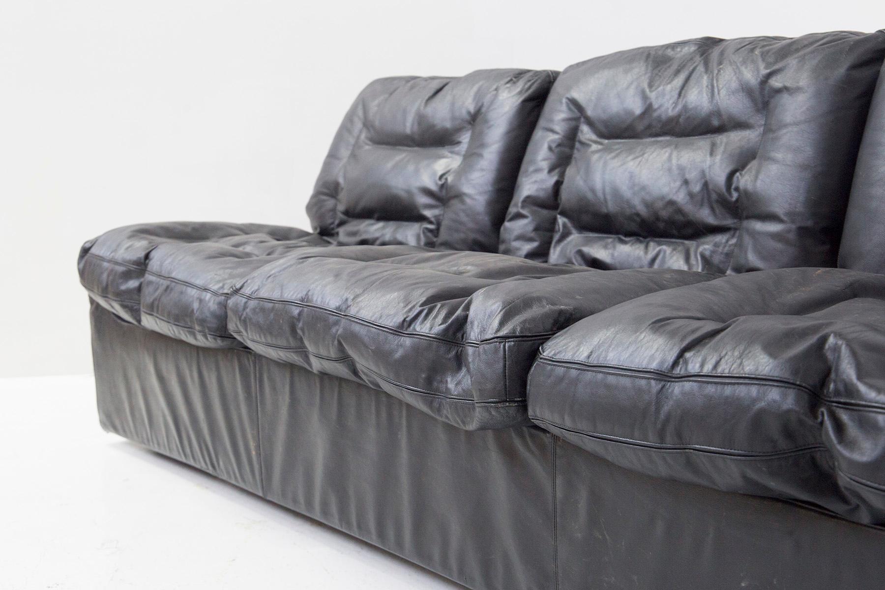 Concordia Sofa in Leather for Zanotta, Original Label In Good Condition For Sale In Milano, IT