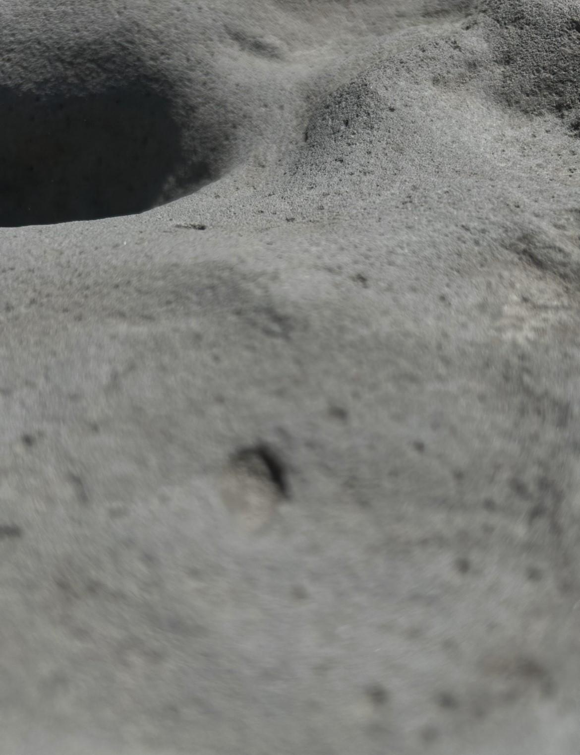 Belge CONCREET. par Oscar Santens • Objects for Objects for Earth en vente