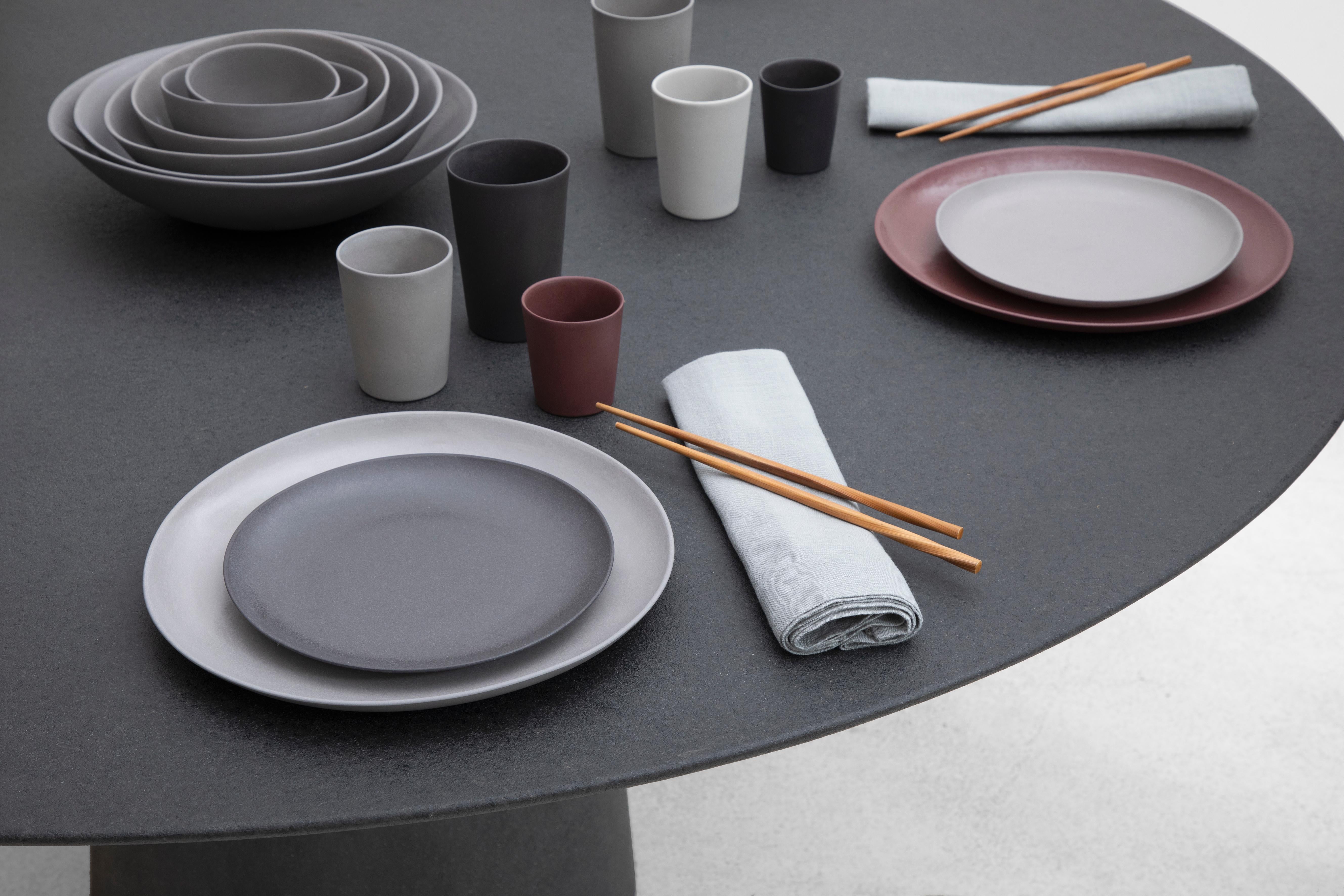 Brésilien Table à manger en béton en vente