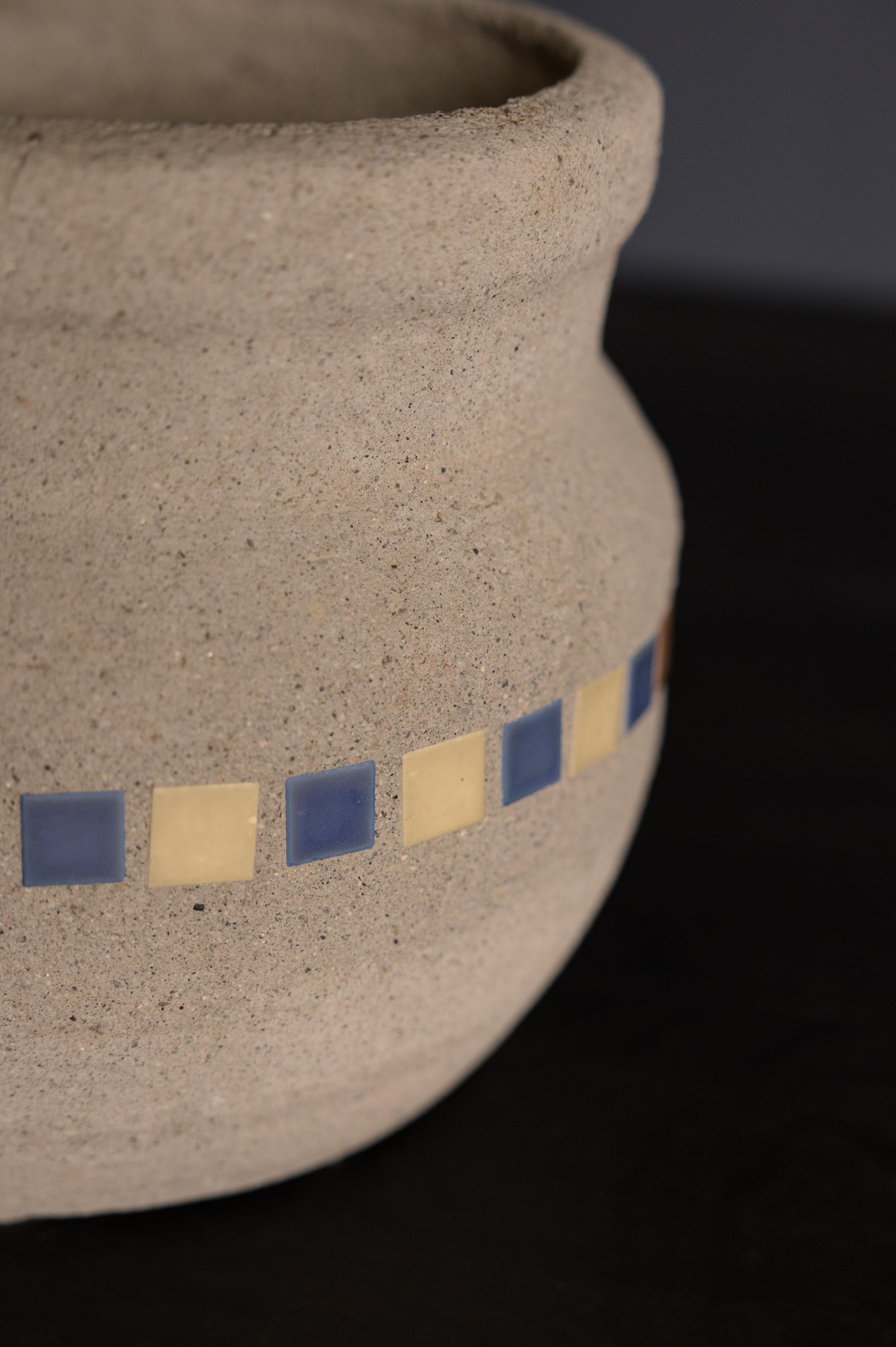 Mosaik-Pflanzgefäß aus Beton und Kacheln von Hillside Pottery Company (amerikanisch) im Angebot