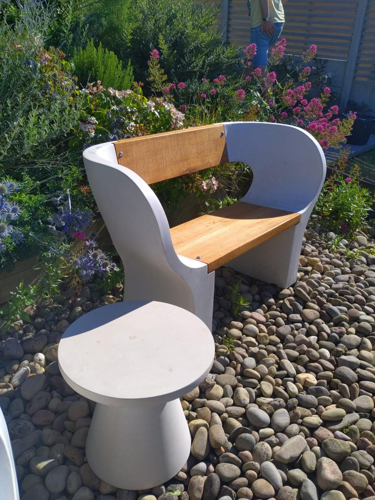 This striking sculptural concrete outdoor bench is handcrafted in the UK and is the perfect for every garden, balcony or roof terrace. It is made out of glass-reinforced concrete and European oak.

The Snug bench available in three widths, 120cm,