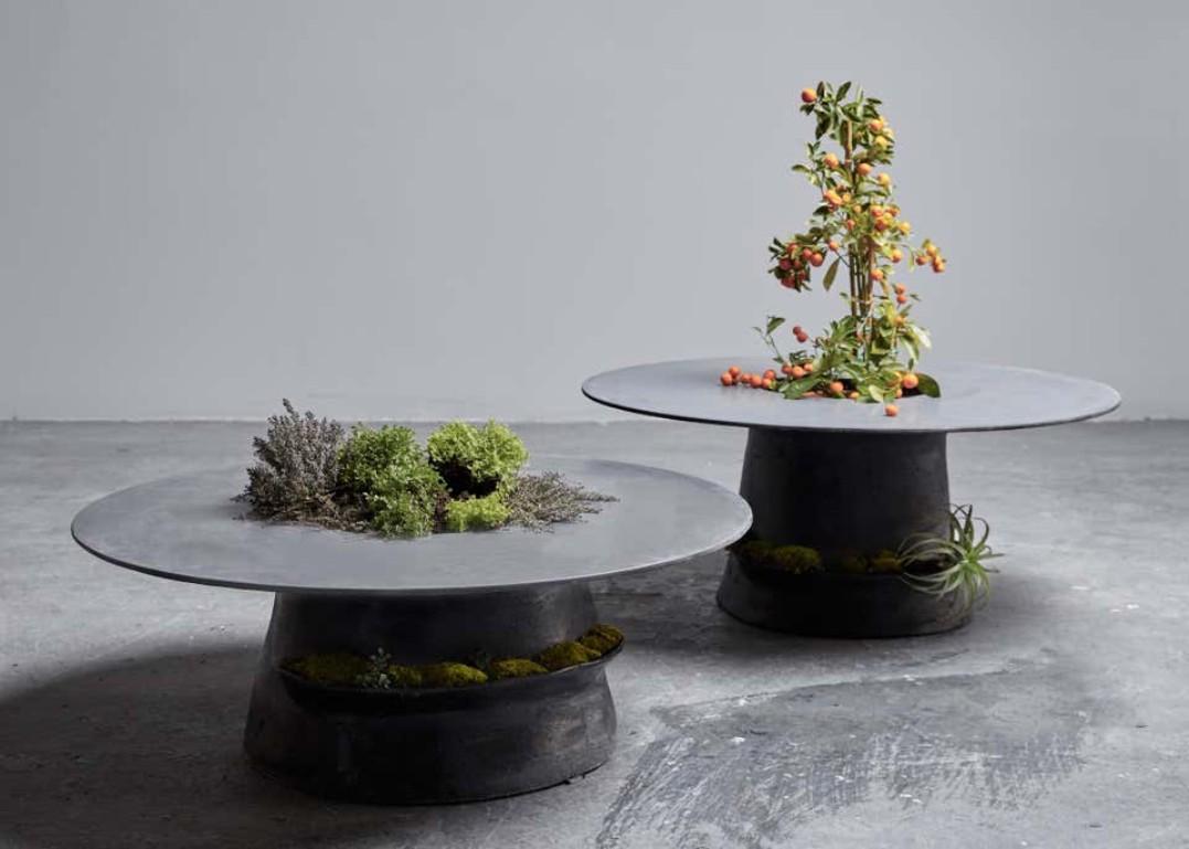 Moderne Table basse Caldera par Opiary (29 po. de haut)  en vente
