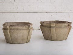 Betonguss-Pflanzgefäße im Arts and Crafts-Stil – ein Paar