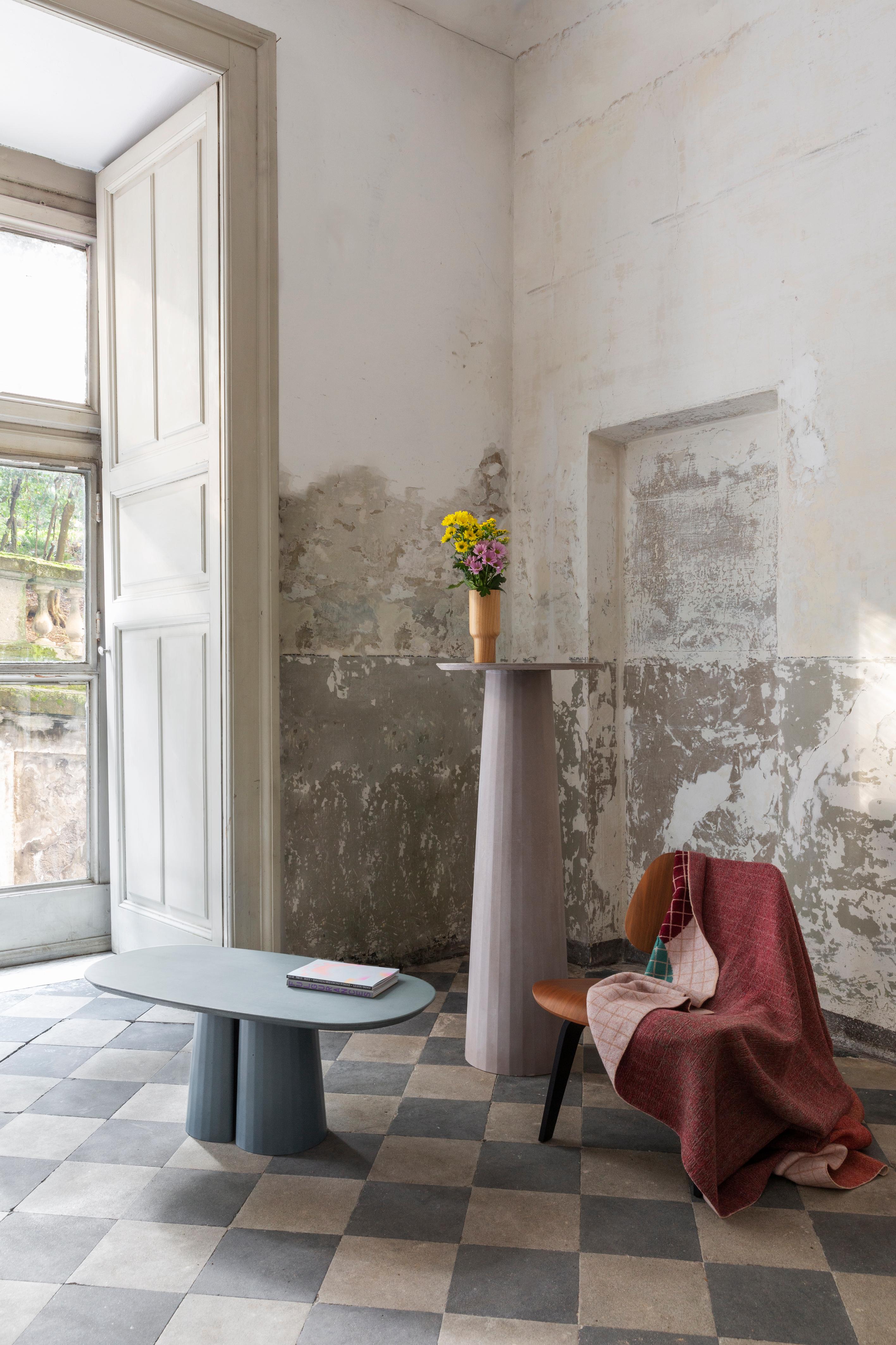 Concrete Domestic Landscape Oval Coffee Table Ultramarine Cement Made in Italy In New Condition For Sale In Rome, Lazio