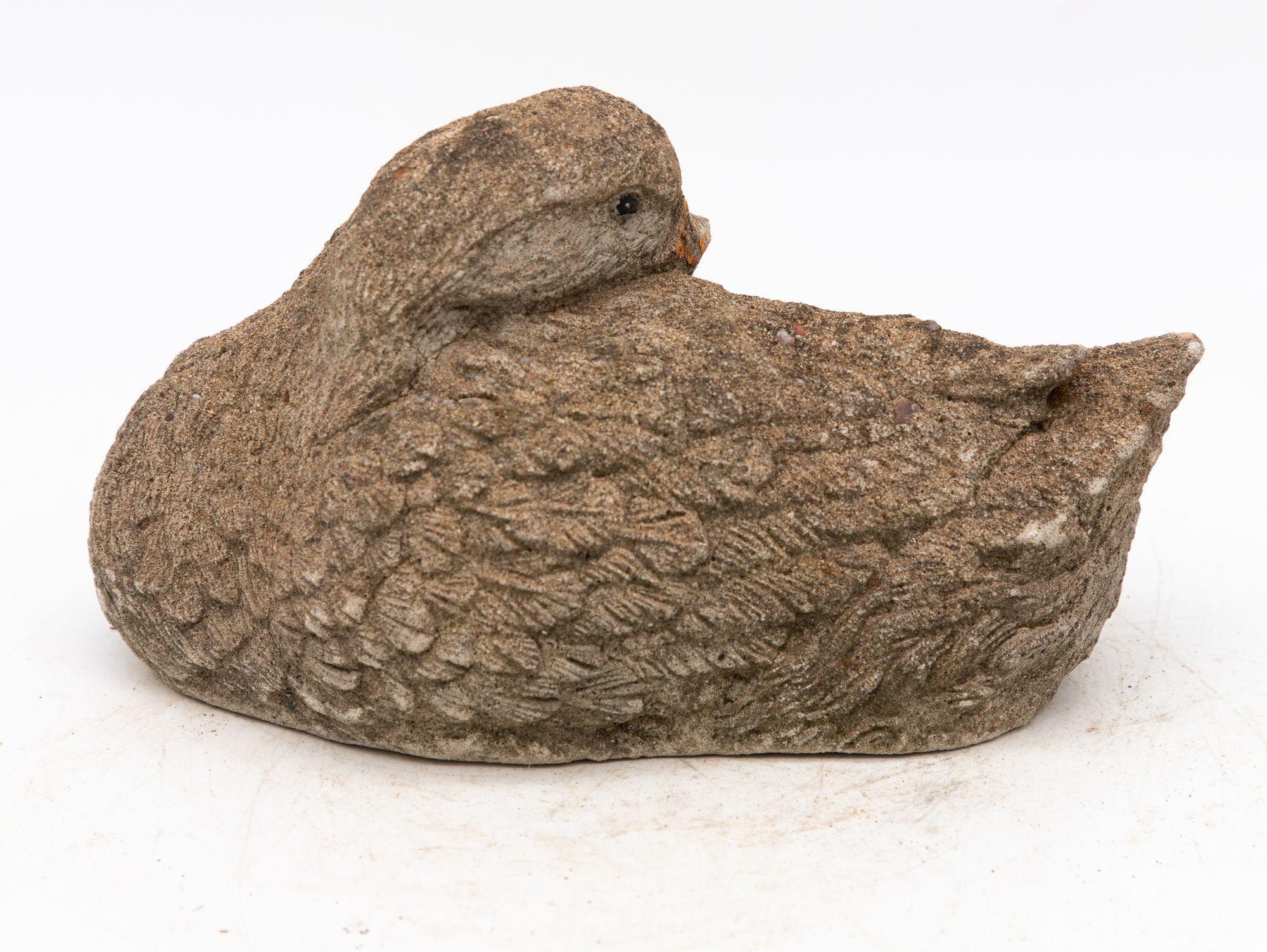 Ornement de jardin avec canard en béton, France, 20ème siècle Bon état - En vente à South Salem, NY