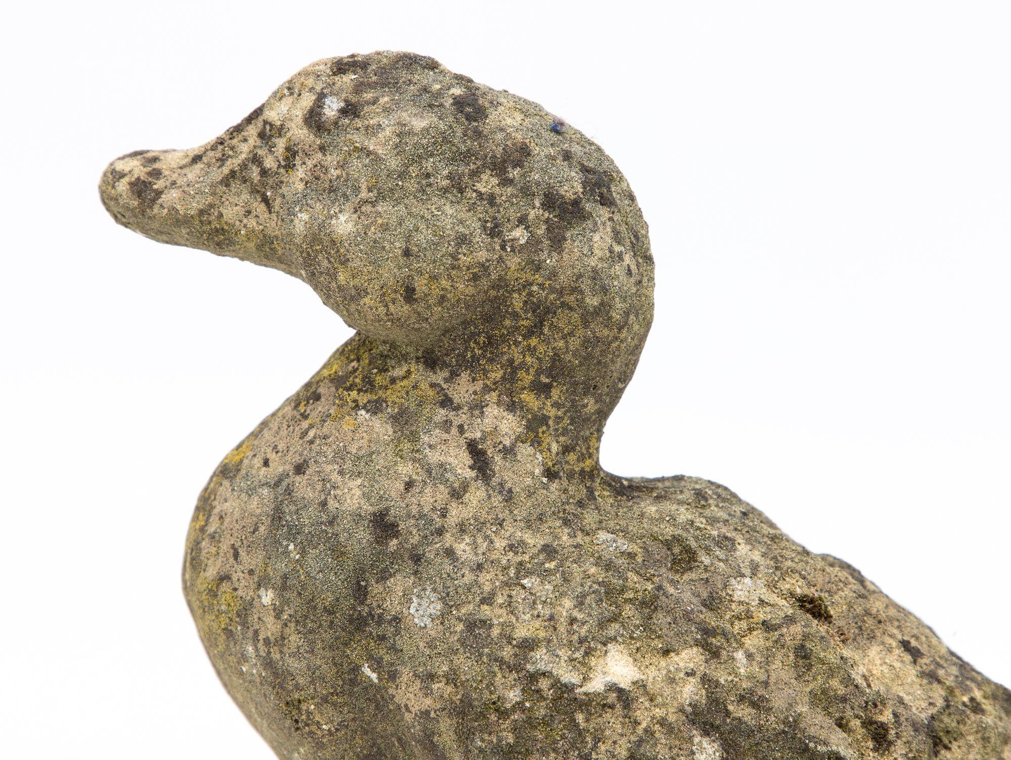 Ornement de jardin avec canard en béton, France, 20ème siècle Bon état - En vente à South Salem, NY