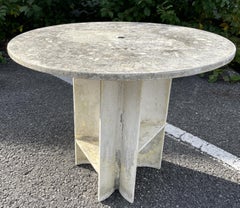 Muebles de jardín de hormigón atribuidos a Willy Guhl