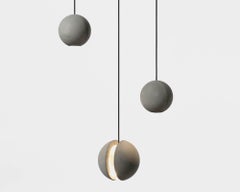 Lampada a sospensione in calcestruzzo 'Moon M' di Bentu Design