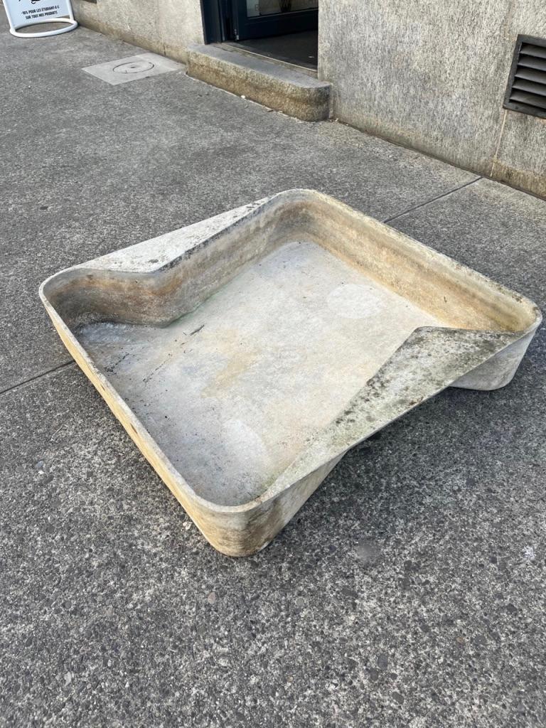 Concrete Planter by Willy Guhl for Eternit, Switzerland ca. 1960s For Sale 2