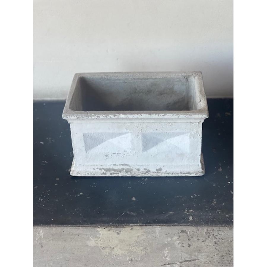 Concrete Planter with Deco Sides In Fair Condition For Sale In Scottsdale, AZ