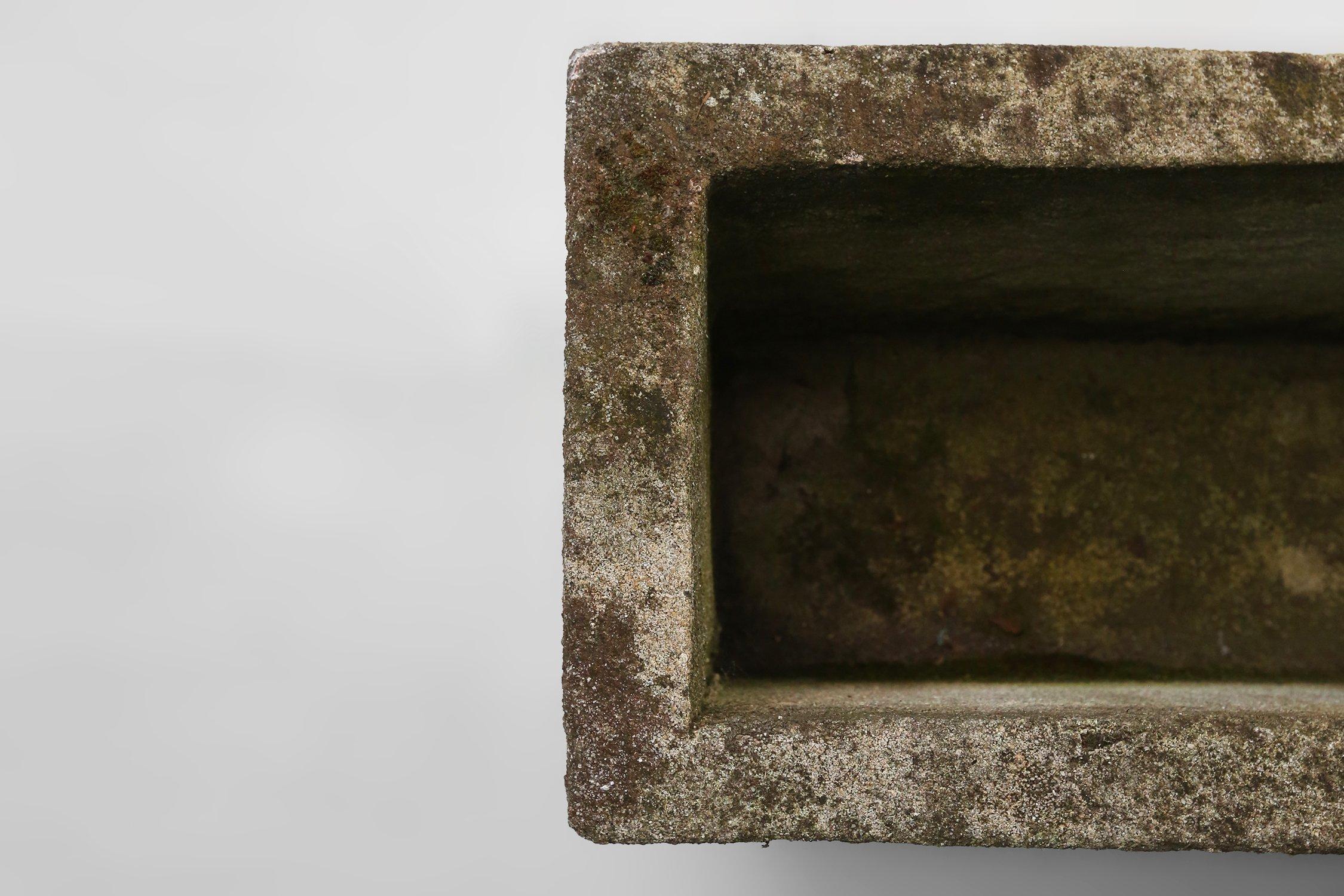 Jardinière en béton avec facade sculptée de style romain, France, années 1920 en vente 4