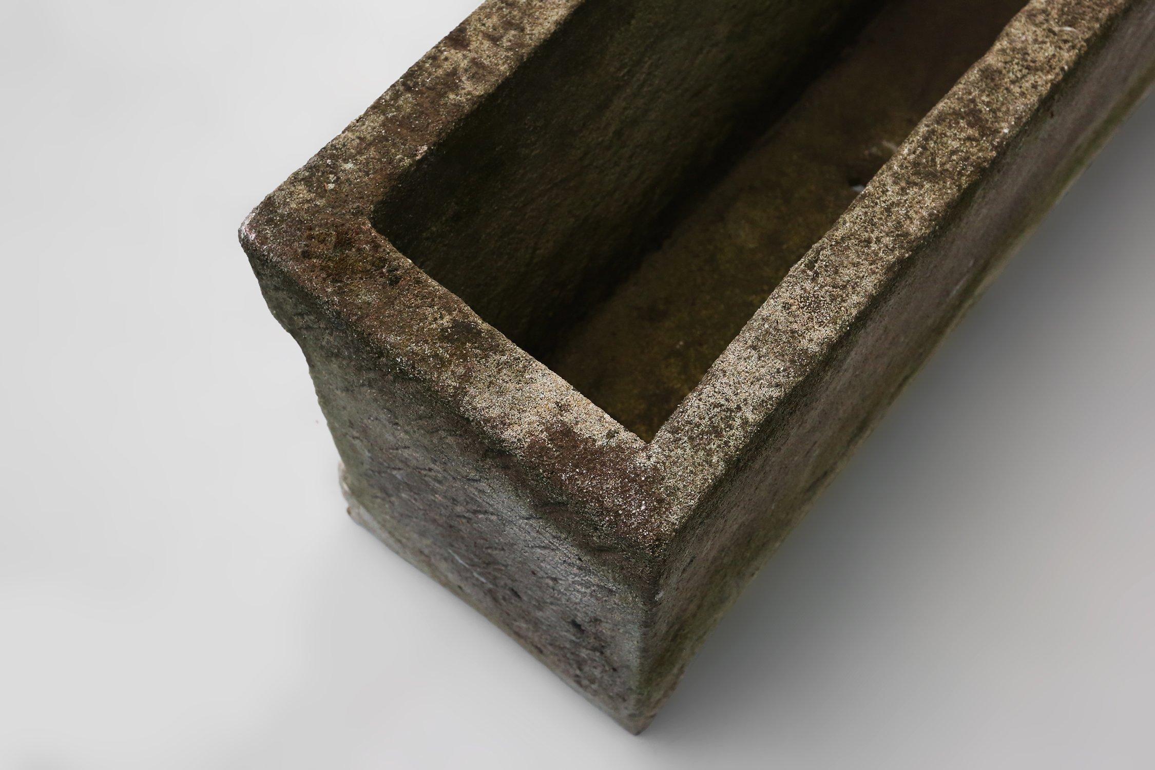 Jardinière en béton avec facade sculptée de style romain, France, années 1920 en vente 5