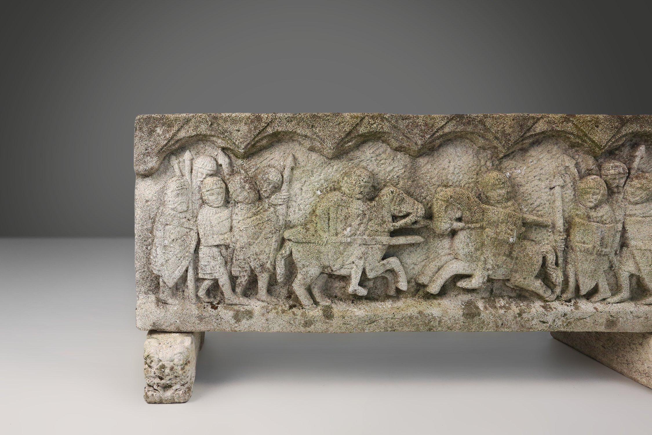 Français Jardinière en béton avec facade sculptée de style romain, France, années 1920 en vente