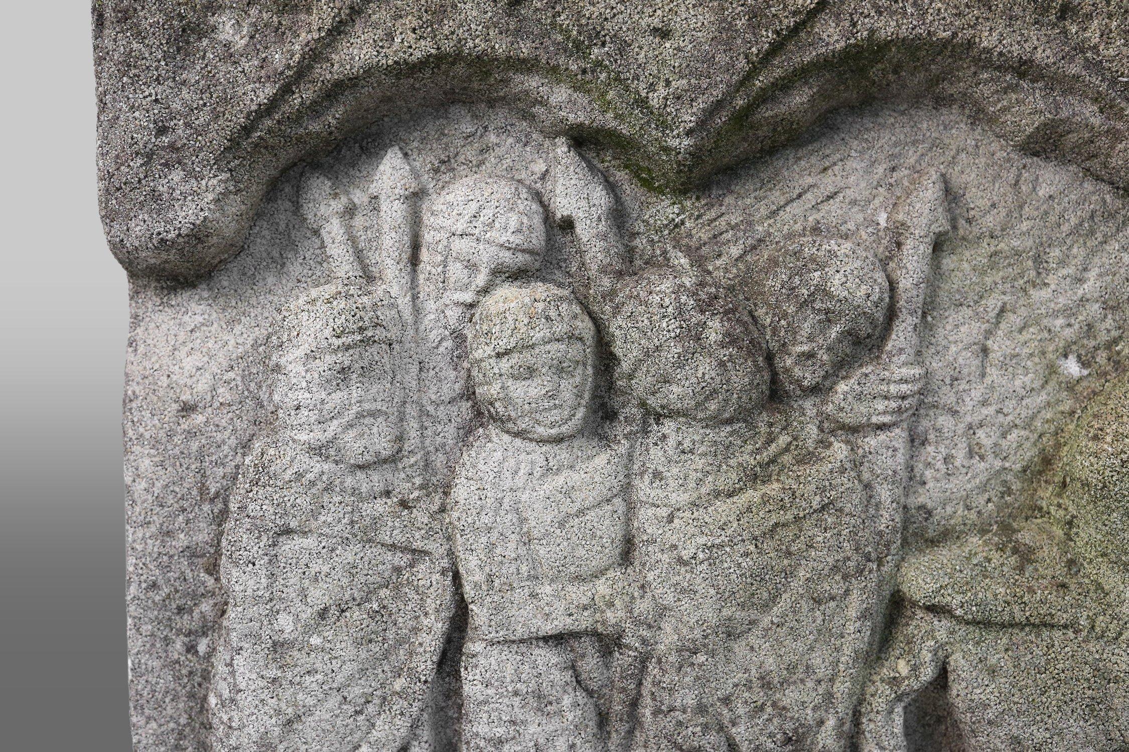 Jardinière en béton avec facade sculptée de style romain, France, années 1920 en vente 2