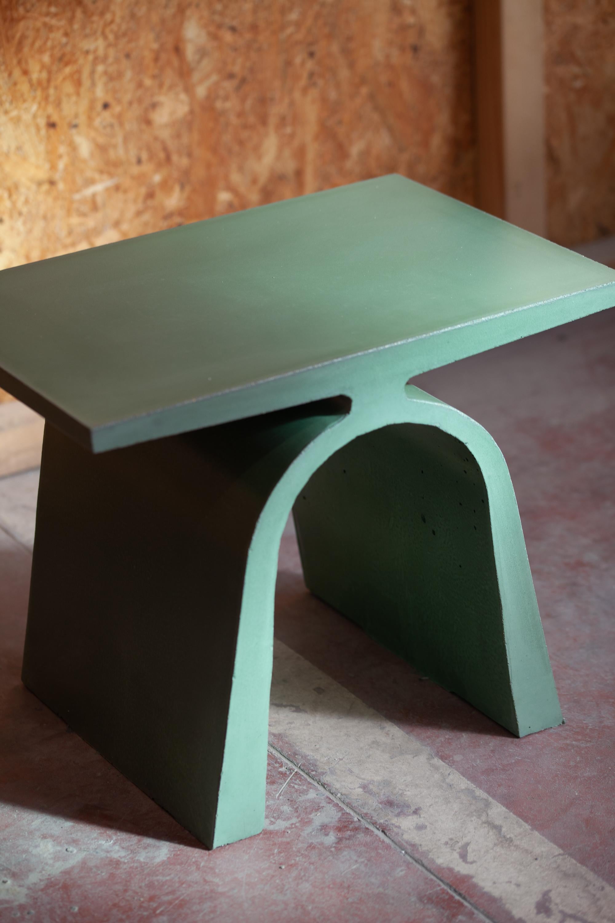 Brutalisme Table d'appoint en béton « A » de la collection Abecedario du Studio Irvine pour Forma&Cemento en vente