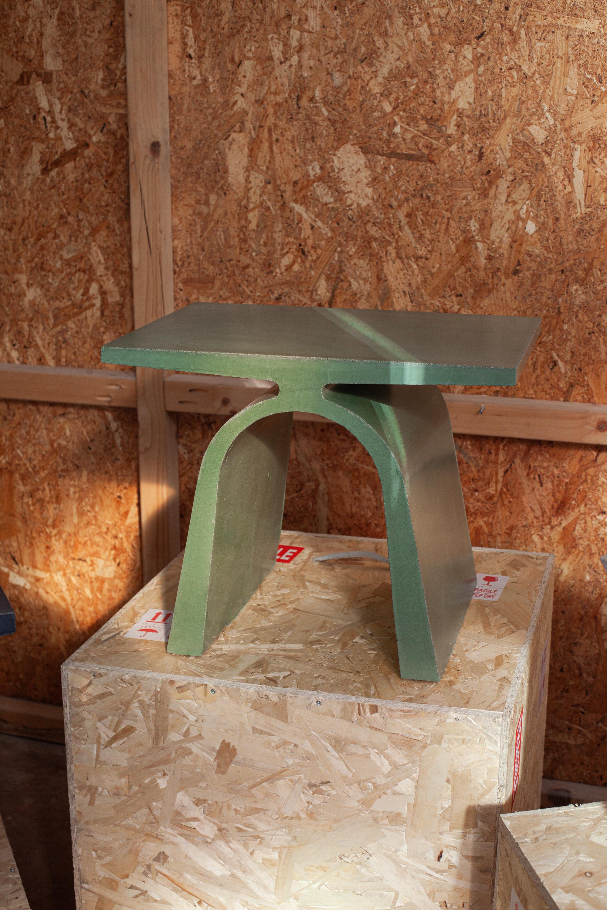 Moulage Table d'appoint en béton « A » de la collection Abecedario du Studio Irvine pour Forma&Cemento en vente