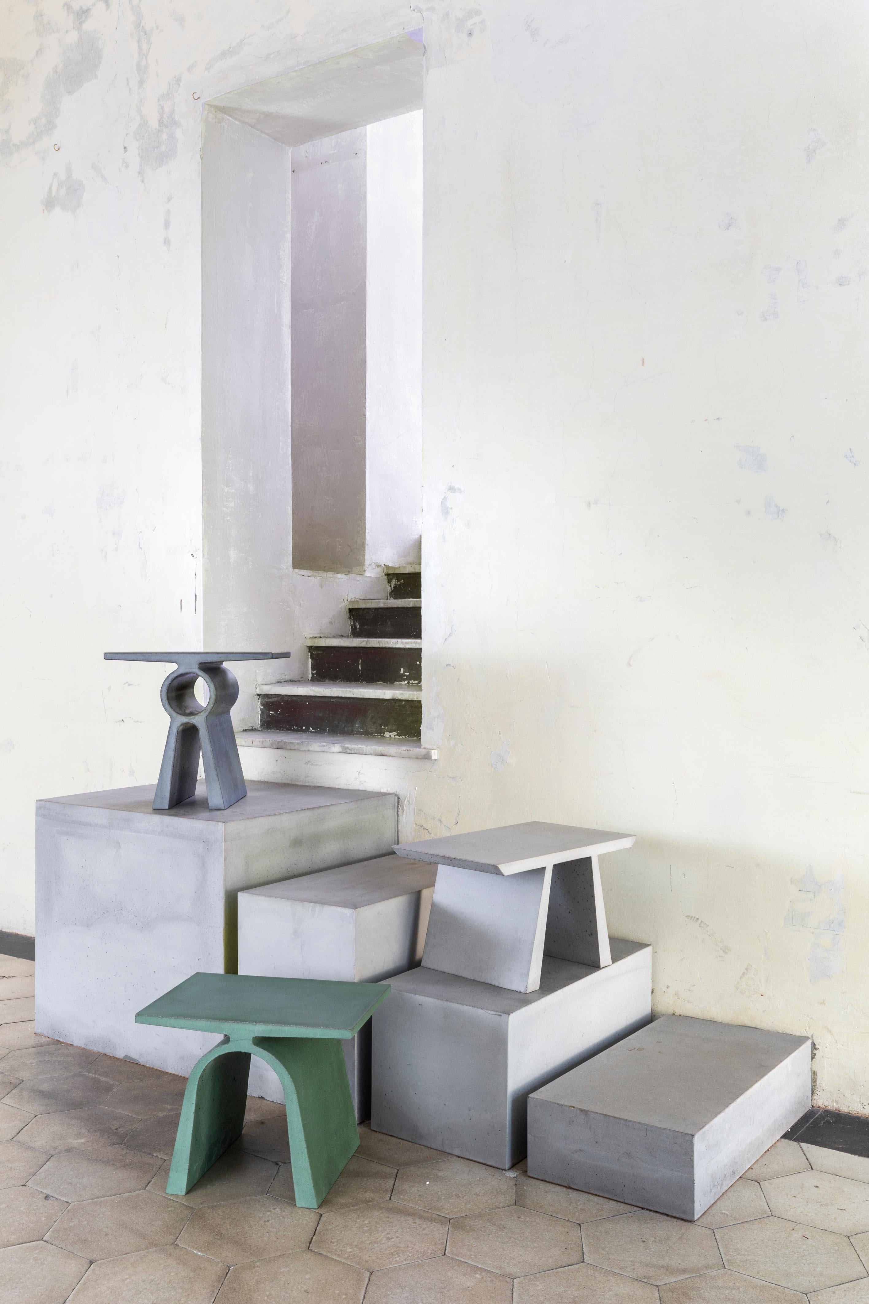 XXIe siècle et contemporain Table d'appoint en béton « C » de la collection Abecedario de Studio Irvine pour Forma&Cemento en vente