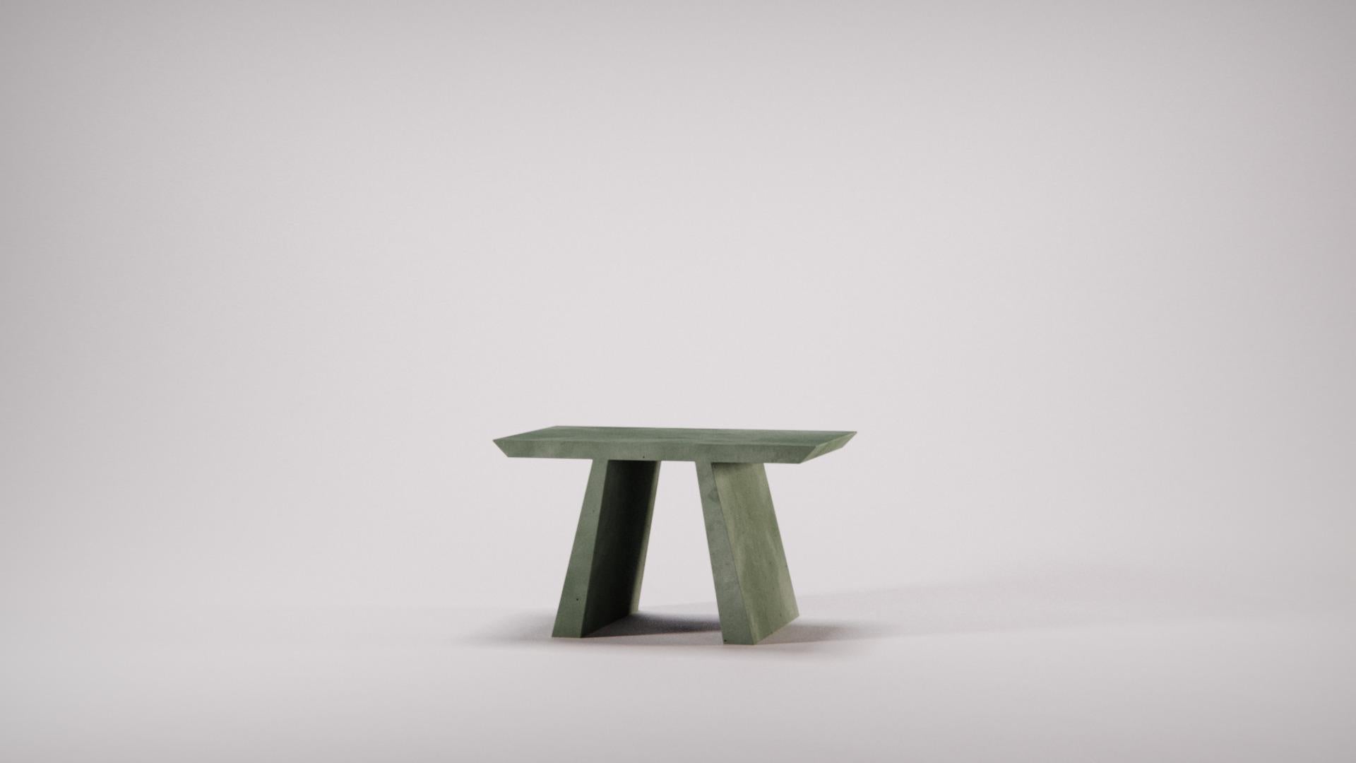Table d'appoint en béton « C » de la collection Abecedario de Studio Irvine pour Forma&Cemento en vente 1