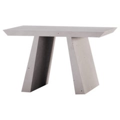 Tavolino in cemento "C" Collezione Abecedario Studio Irvine per Forma & Cemento