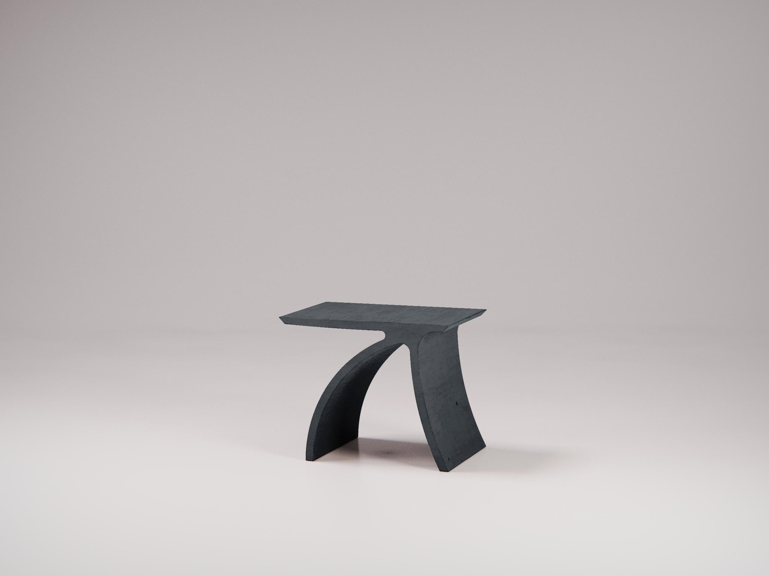 Table d'appoint en béton « D » de la collection Abecedario, couleur aubergine par Forma&Cemento en vente 4
