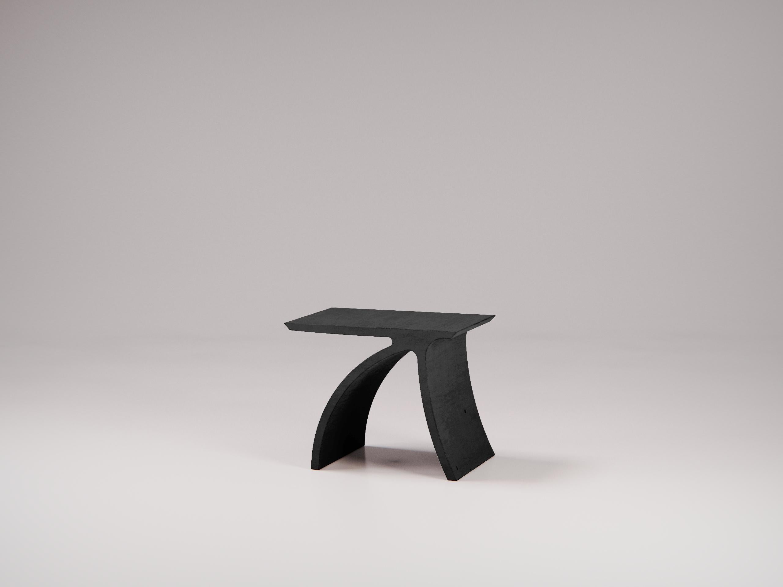 XXIe siècle et contemporain Table d'appoint en béton « D » de la collection Abecedario, couleur aubergine par Forma&Cemento en vente
