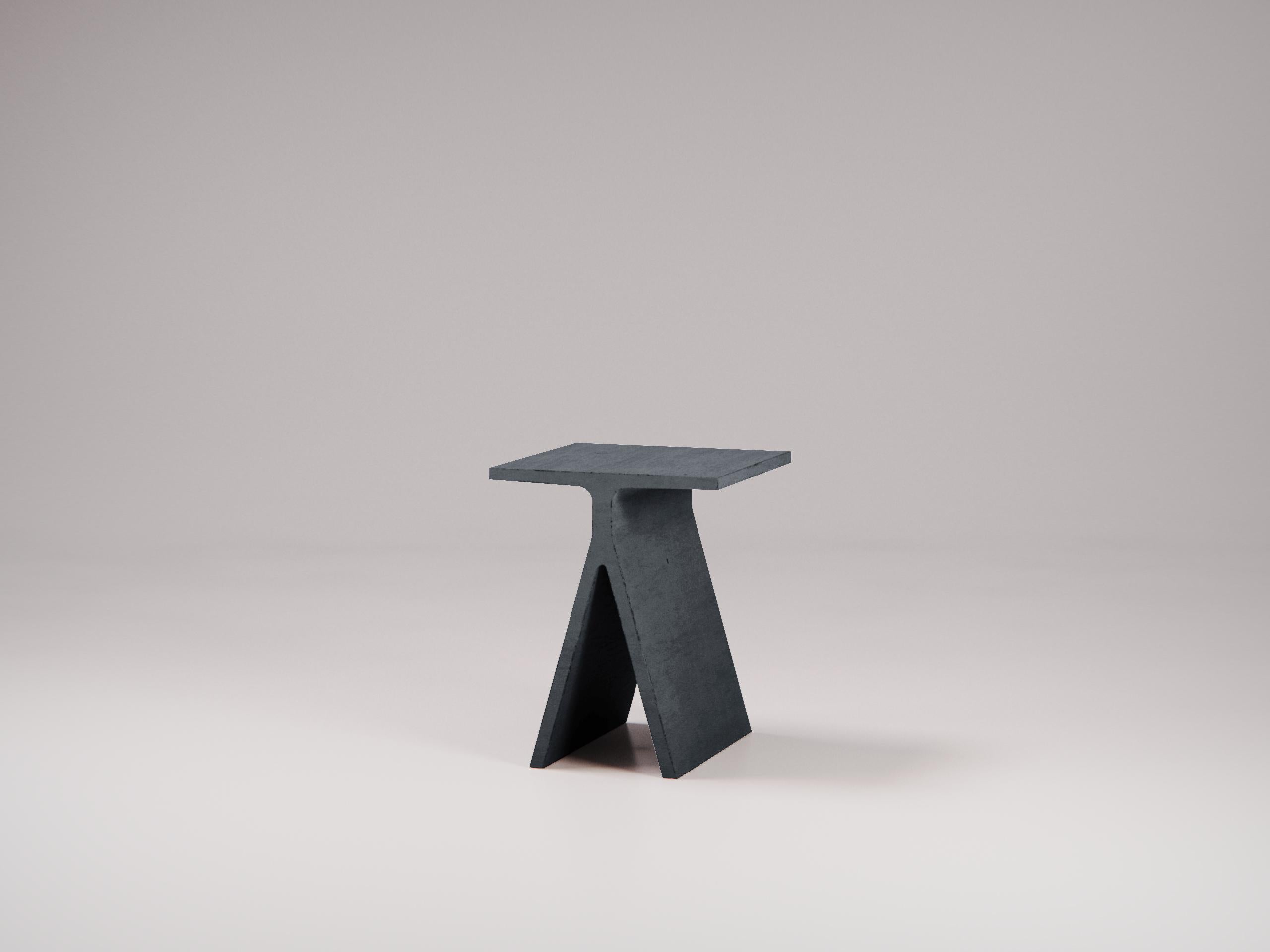 Table d'appoint en béton « F » de la collection Abecedario, couleur Ardesia par Forma&Cemento en vente 4