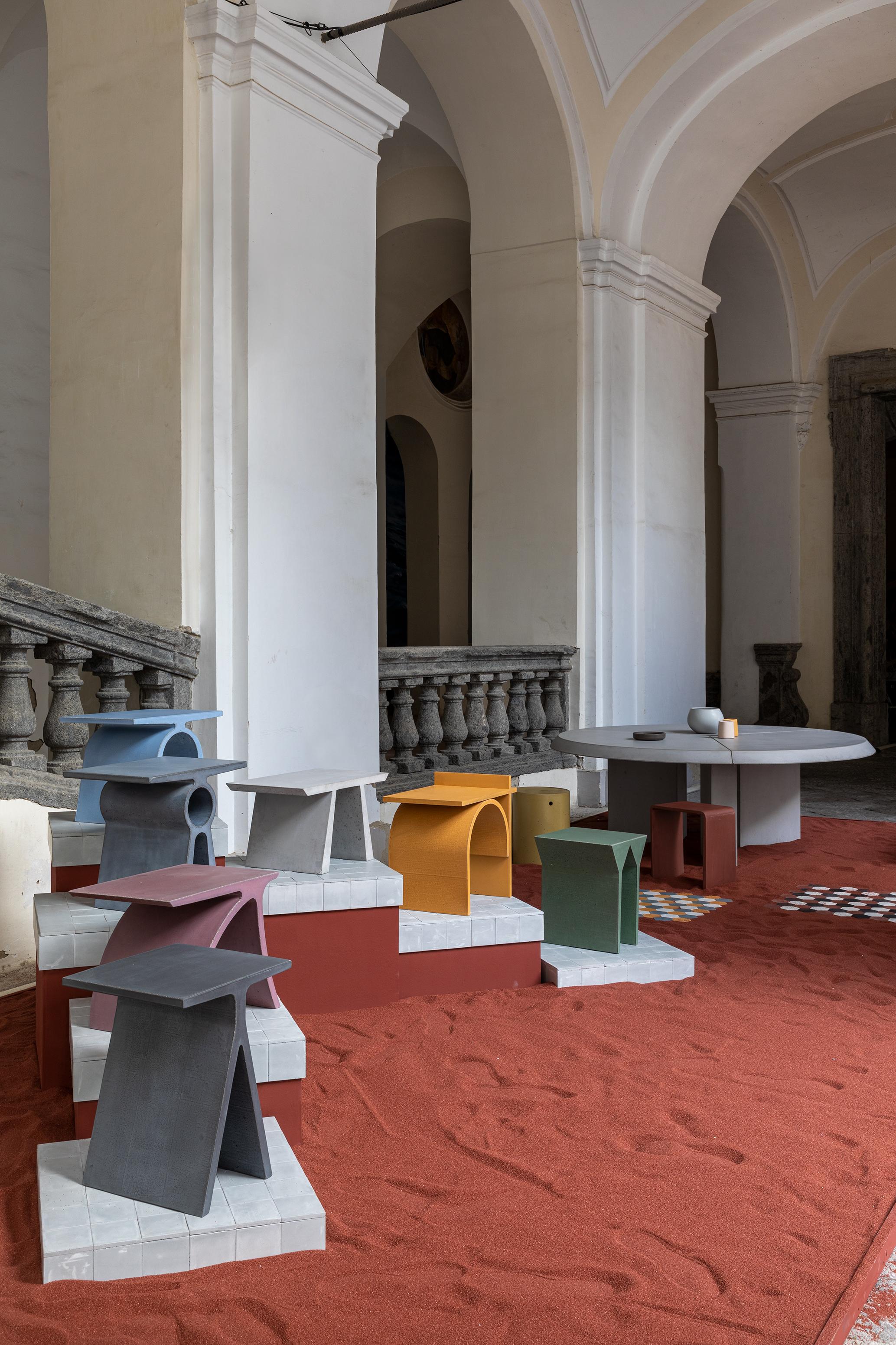 XXIe siècle et contemporain Table d'appoint en béton « F » de la collection Abecedario, couleur Ardesia par Forma&Cemento en vente