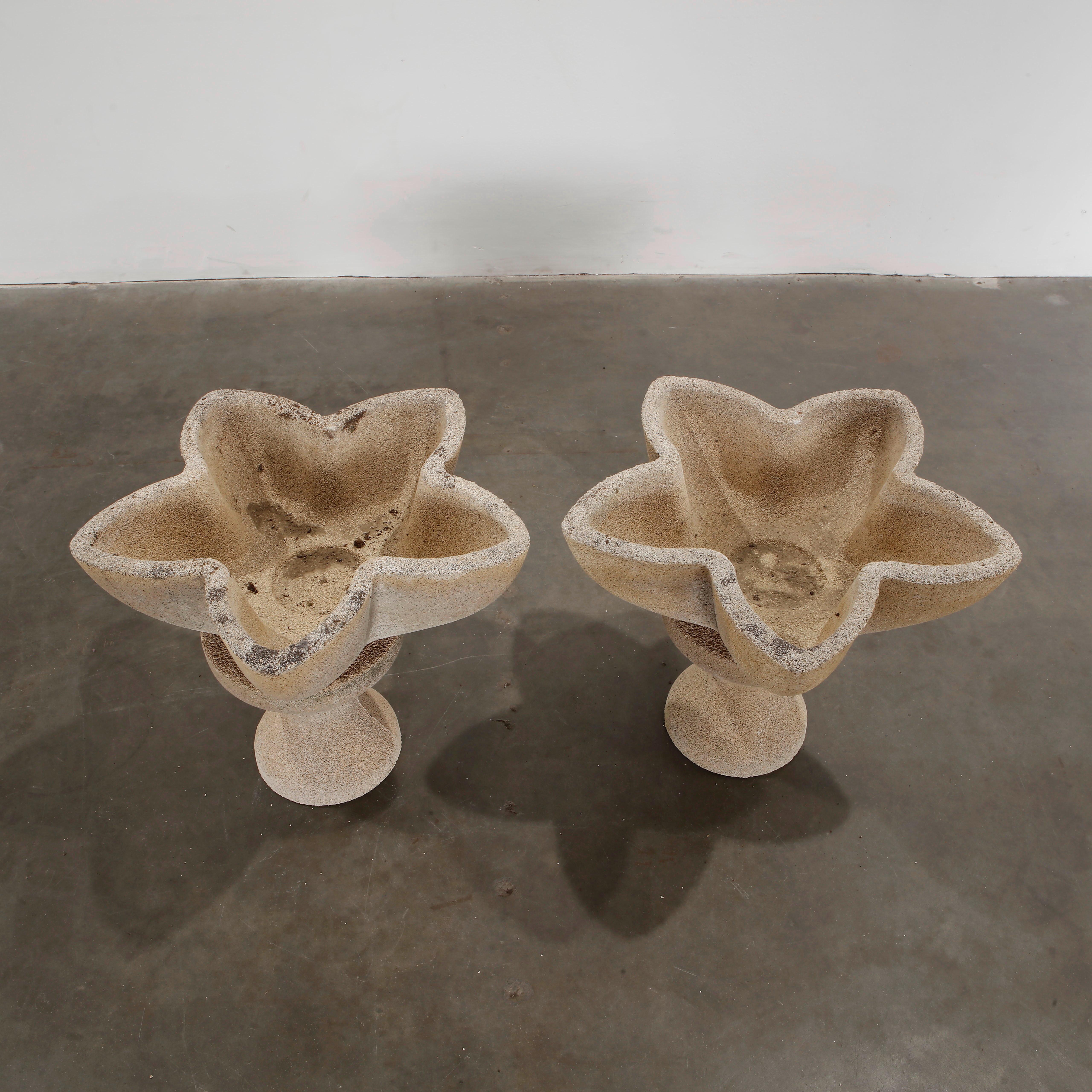 Concrete Star-Shaped Planters on Stands, 1970s In Good Condition For Sale In Gardena, CA