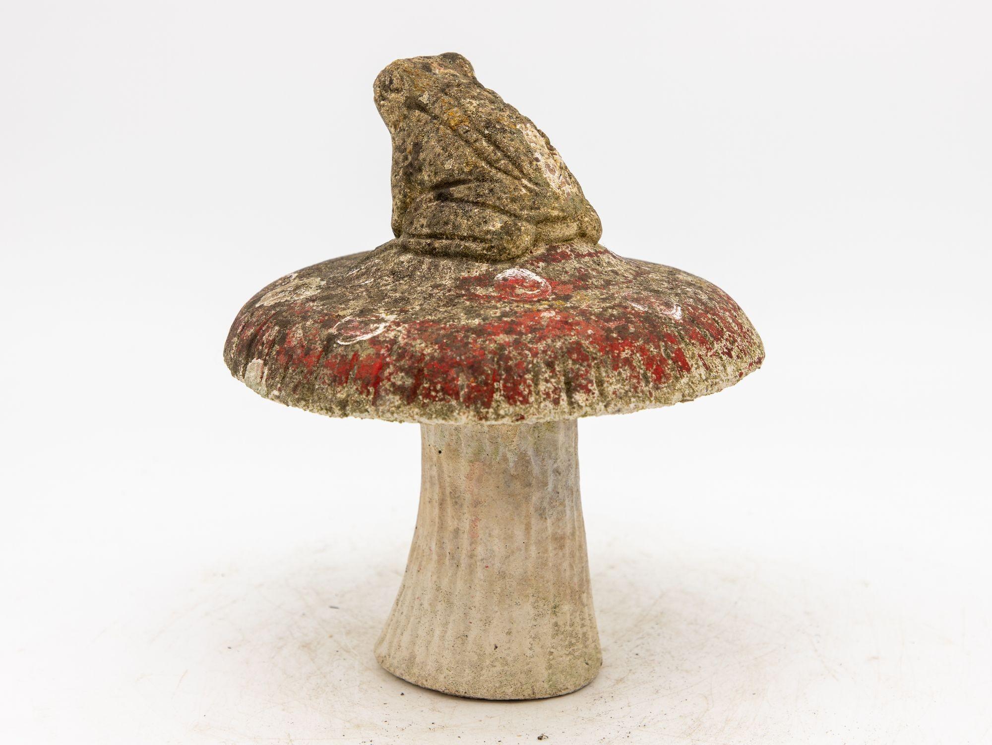 Concrete Toadstool Garden Ornament, 20th Century In Good Condition In South Salem, NY