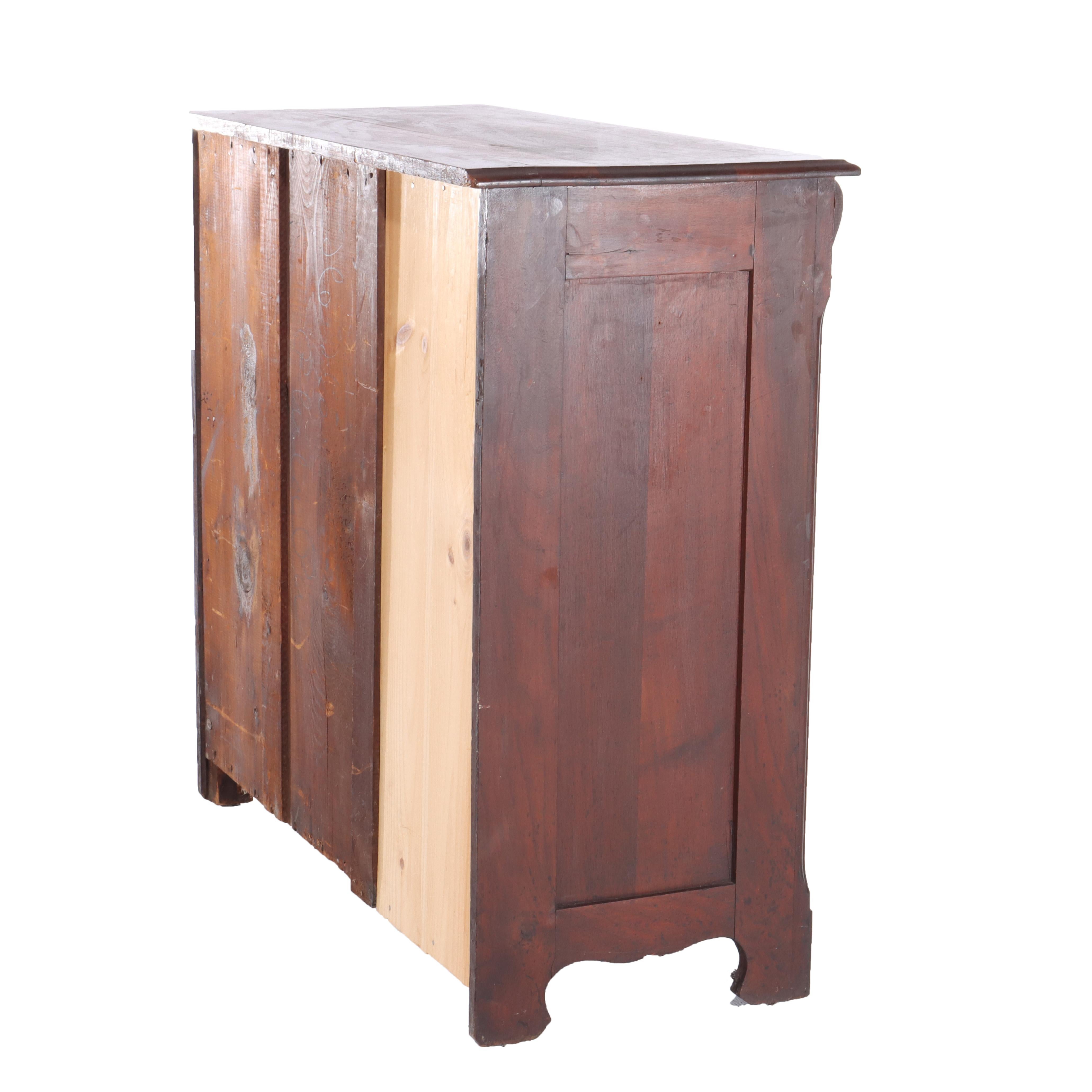 Conde antico cassettone in noce a 4 cassetti con tiranti intagliati C1890 in vendita 7