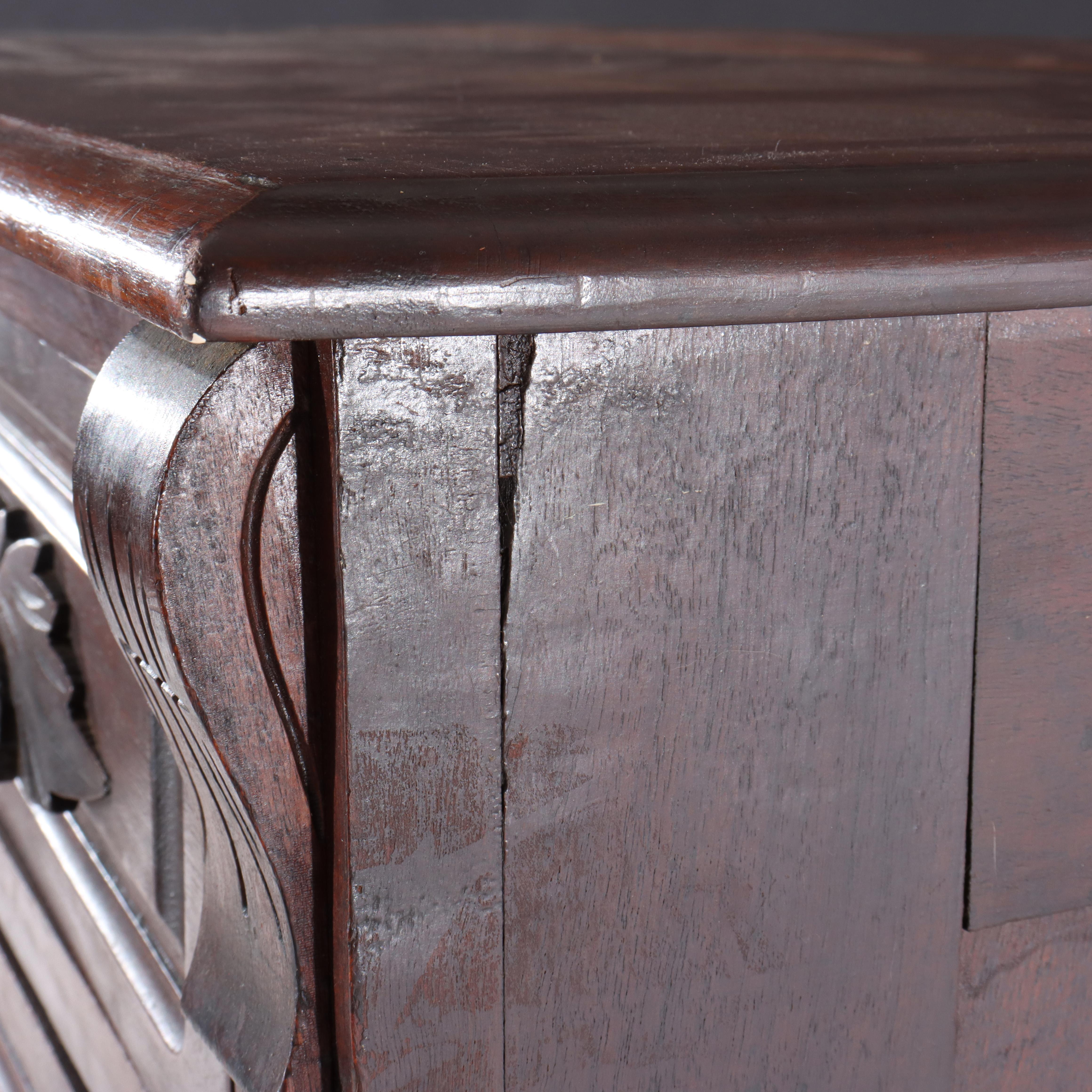 Conde antico cassettone in noce a 4 cassetti con tiranti intagliati C1890 in vendita 9