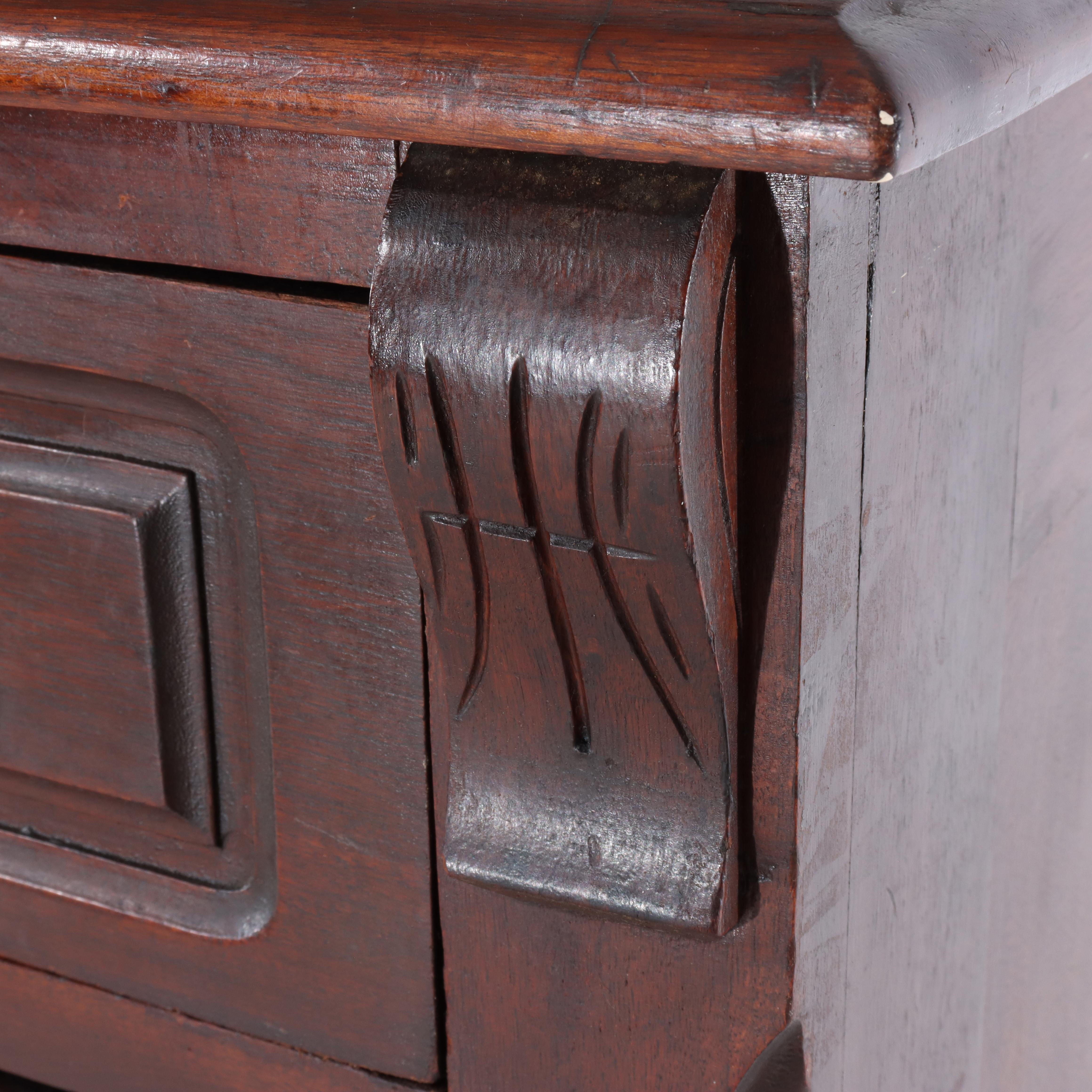 Conde antico cassettone in noce a 4 cassetti con tiranti intagliati C1890 In condizioni buone in vendita a Big Flats, NY