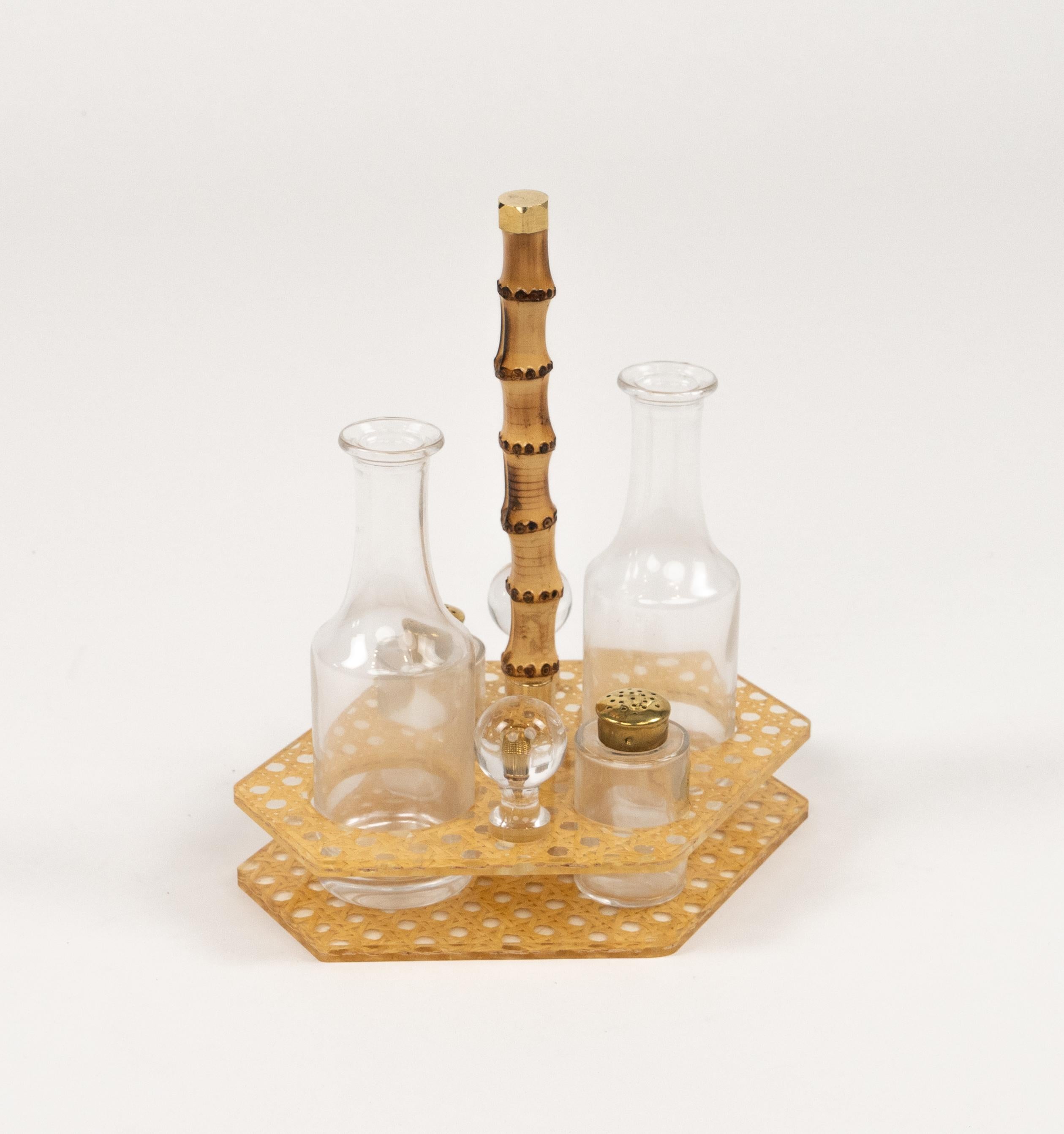 Fin du 20e siècle Ensemble de condiments de style Christian Dior en Lucite, osier et cristal, Italie, années 1970 en vente