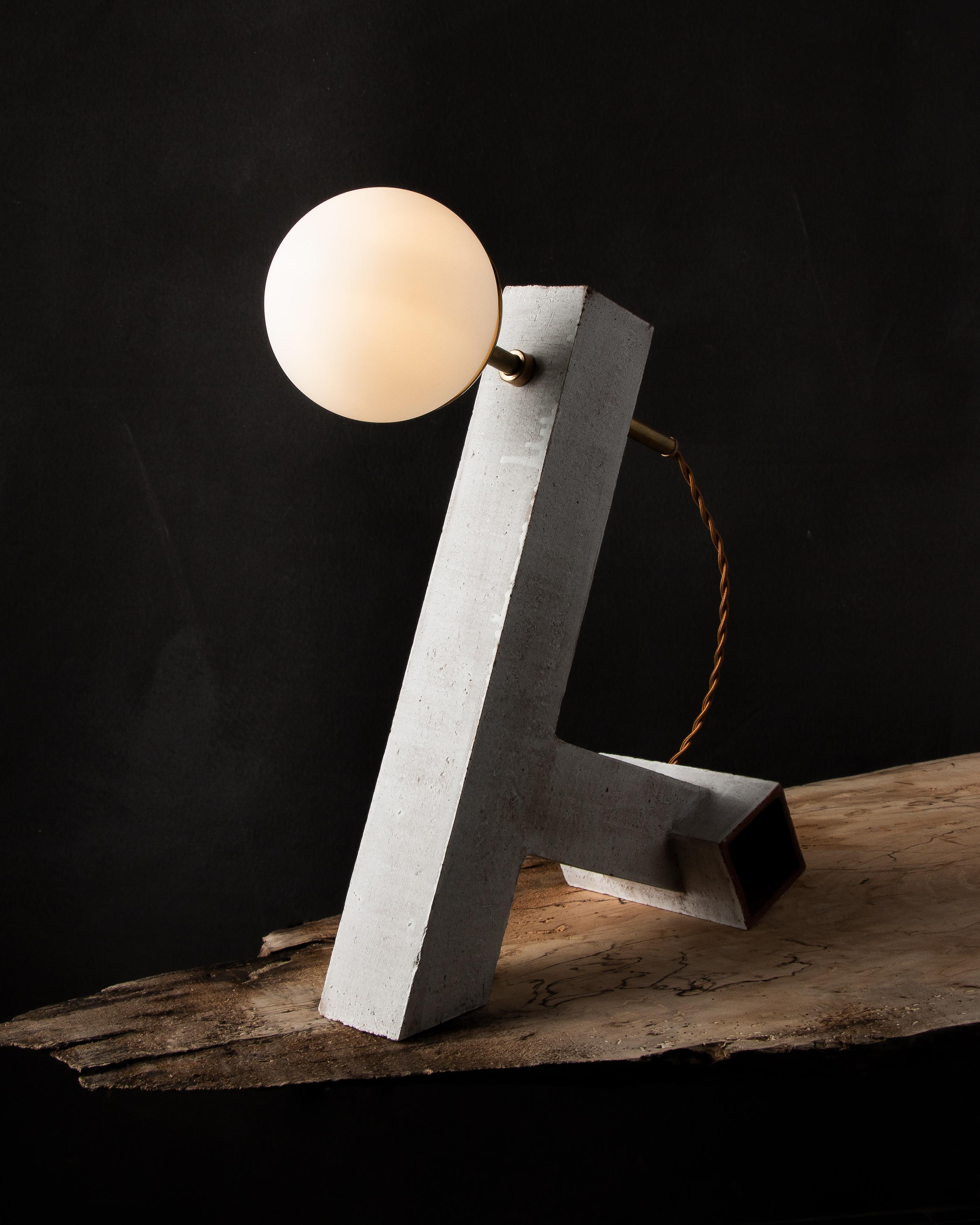 Conduit Anchor - Brutalist White Ceramic and Brass Table Lamp In New Condition For Sale In Bronx, NY