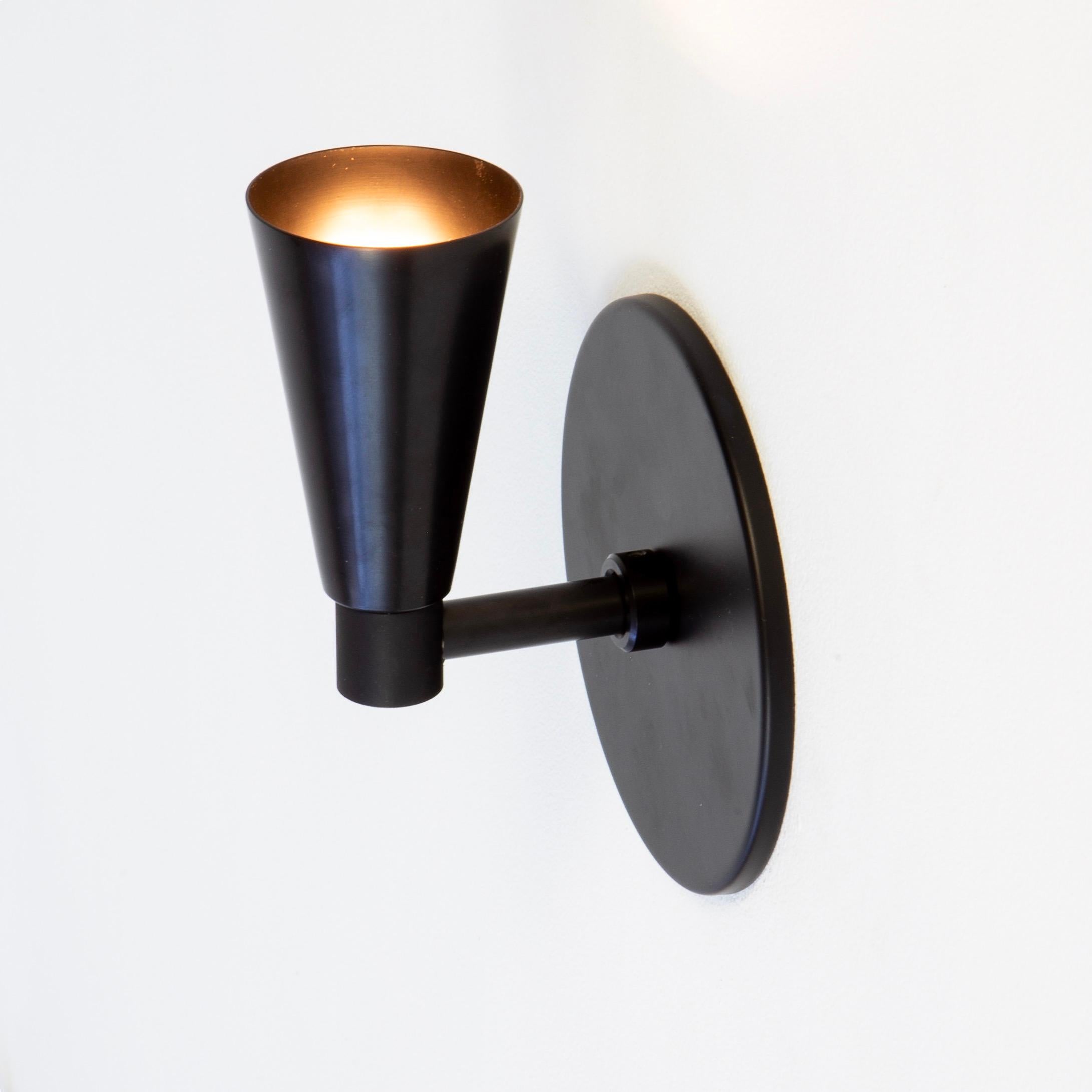 Cone 1 Wall Sconce by Research.Lighting, Black, In Stock Estadounidense en venta