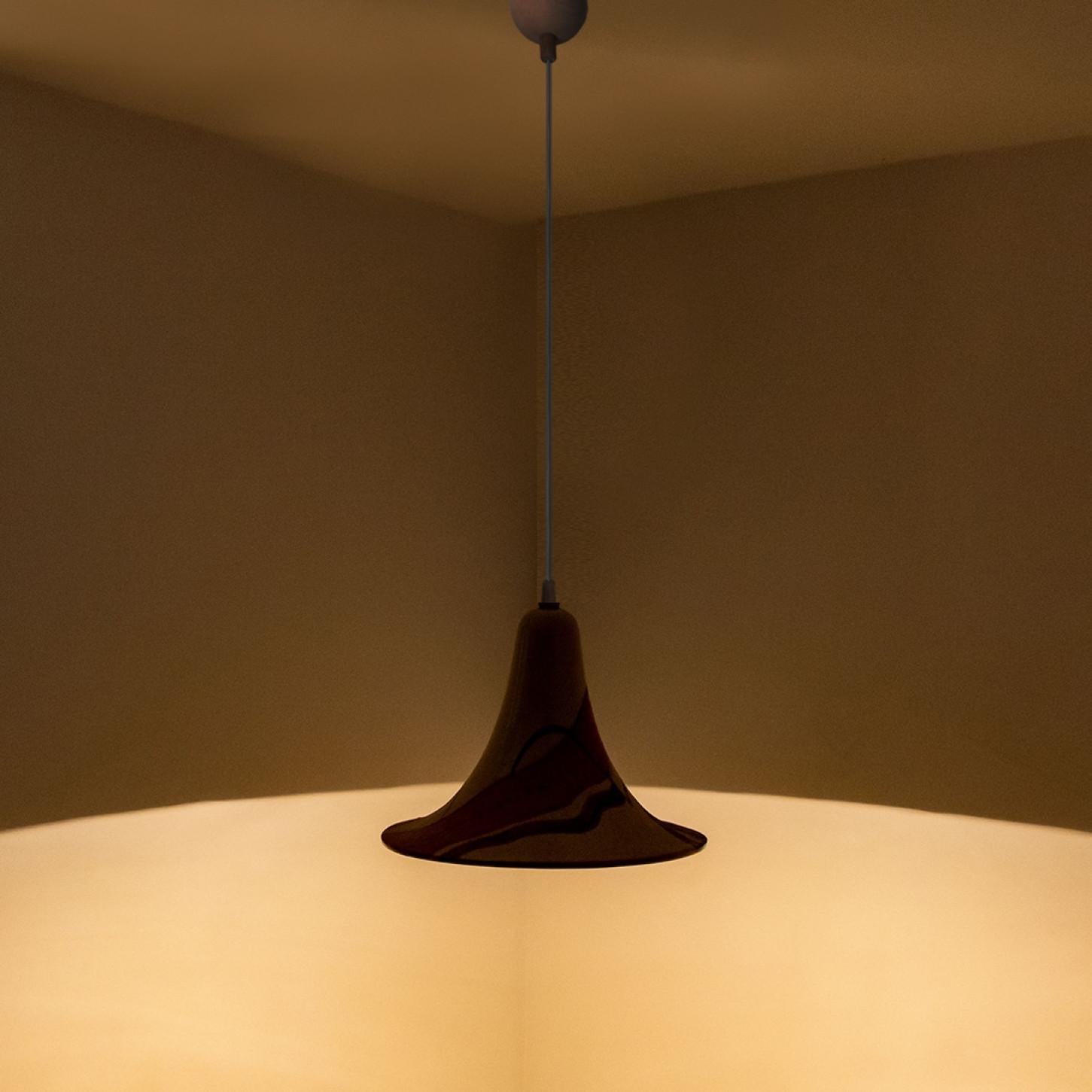 Lampada a sospensione in ceramica arancione beige a cono, Danimarca, 1970 in vendita 5