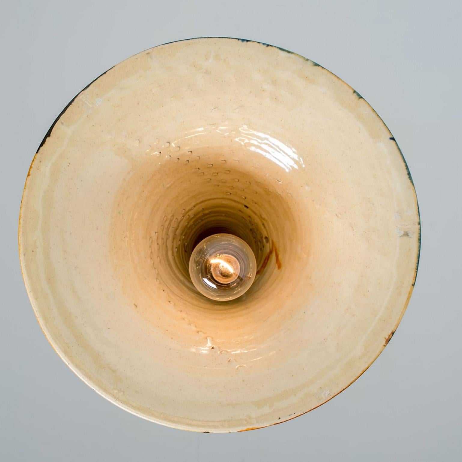 Smaltato Lampada a sospensione in ceramica arancione beige a cono, Danimarca, 1970 in vendita