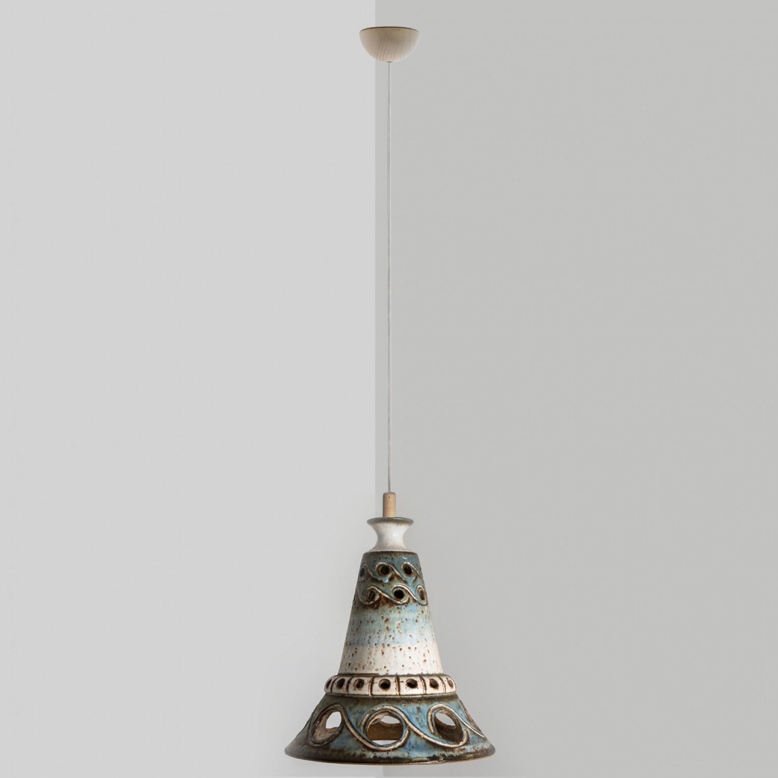 Lampada a sospensione in ceramica blu a cono, Danimarca, 1970 in vendita 8