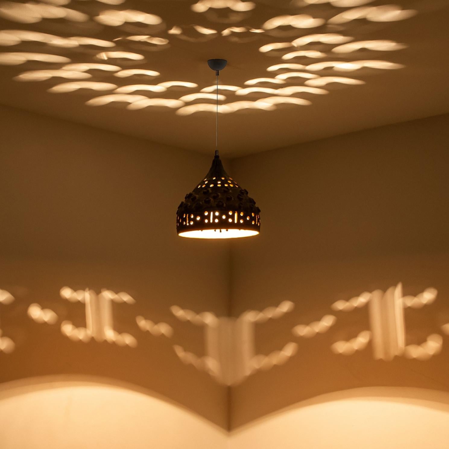 Lampada a sospensione in ceramica verde marrone a cono, Danimarca, 1970 in vendita 8