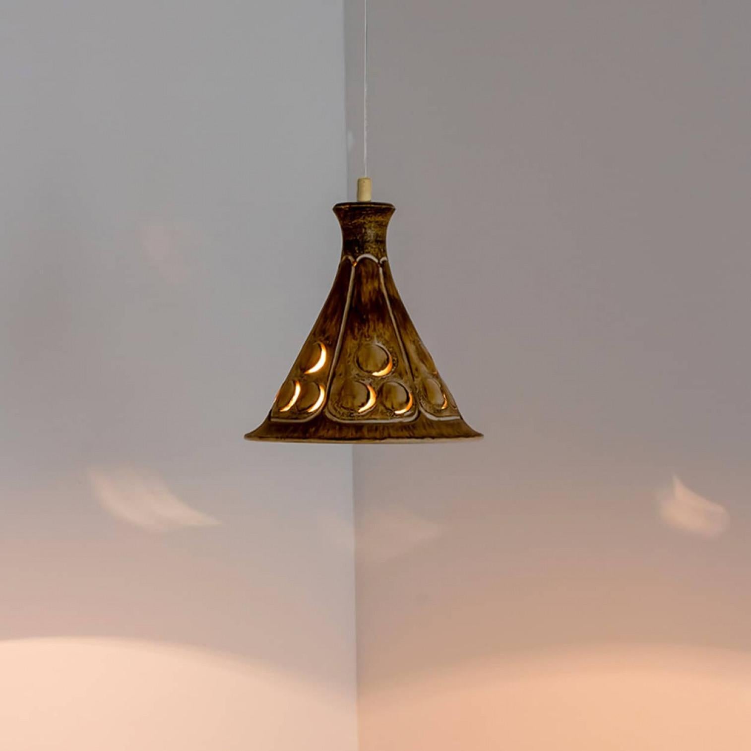 Céramique Lights suspendus en céramique Terra Brown, Danemark, 1970 en vente