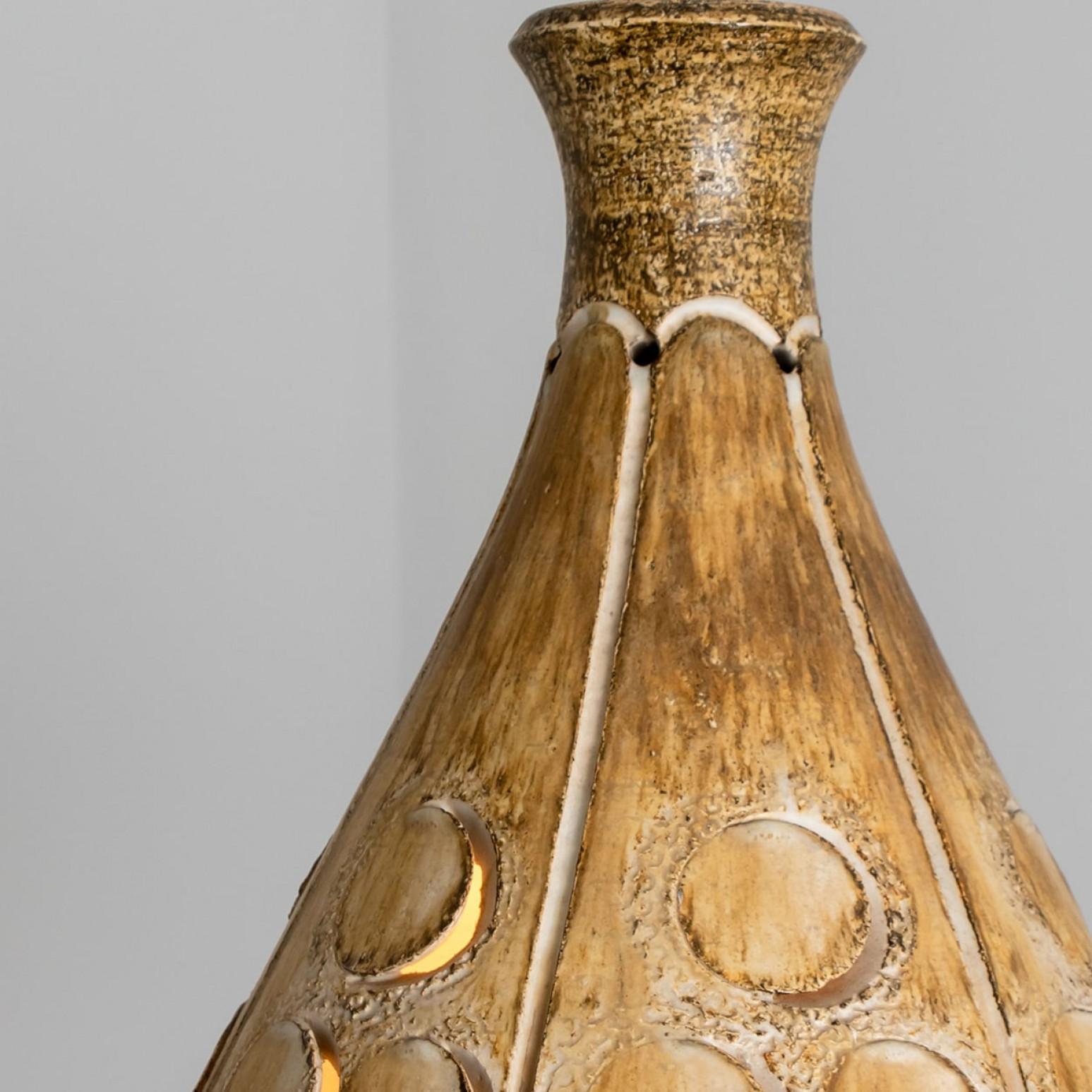 Lámpara colgante de cerámica Terra Marrón Cónica, Dinamarca, 1970 en venta 1