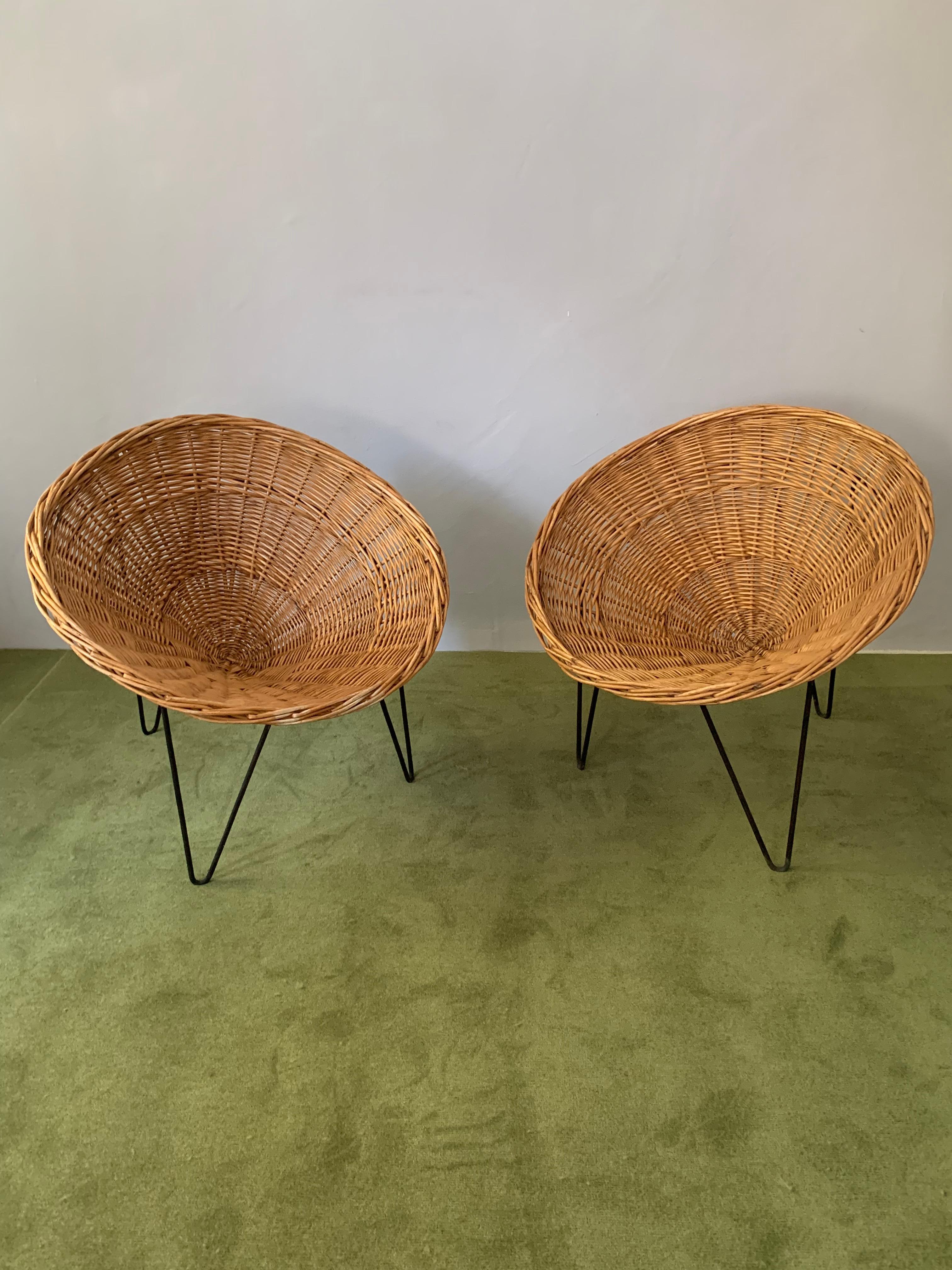 Rare original edition of a pair of Cône armchairs by Terence Conran for Conran Furniture from 1950's. The two chairs are in very good condition; the willow baskets have no breakage and the black metal tripod steel rod frames remained at their
