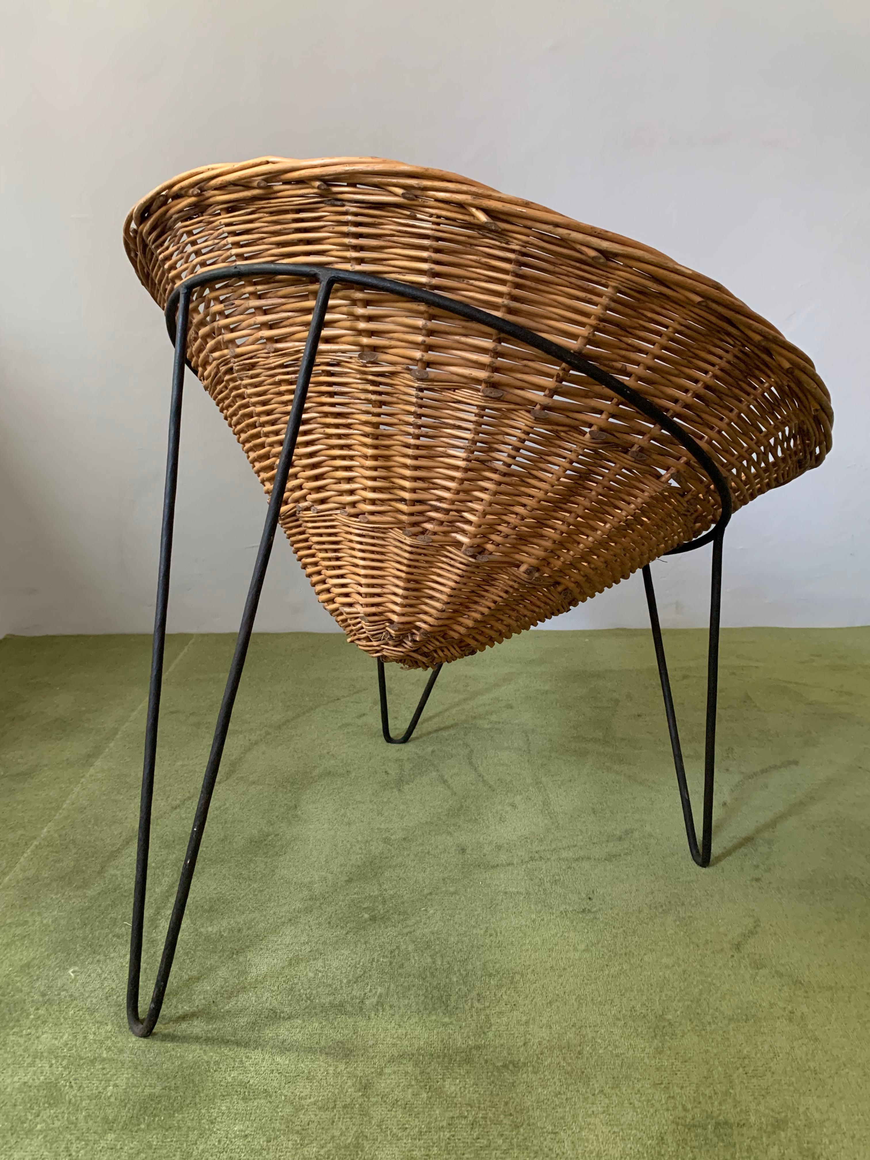 Cone Chair by Sir Terence Conran 1950's  In Good Condition For Sale In Debrecen-Pallag, HU