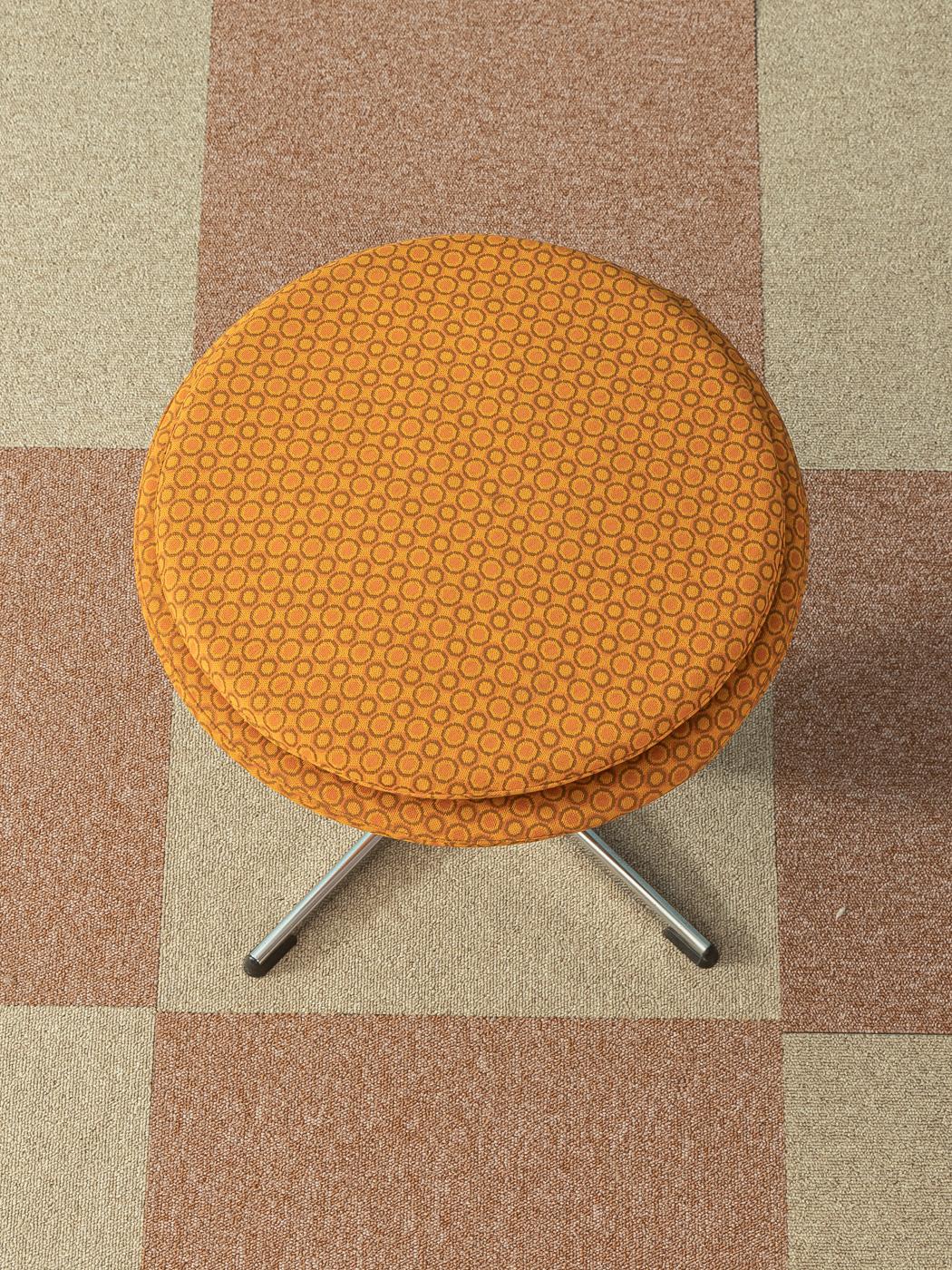 Cone Chair Sitzgruppe Kegeltisch Verner Panton Rot Blau Petrol Senf im Angebot 5