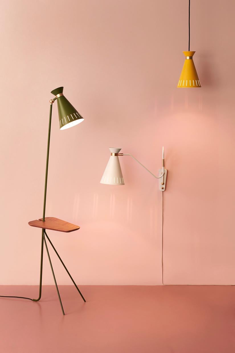 Cone Floor Lamp with Table Pine Green by Warm Nordic
Dimensions: D28 x W33 x H144 cm
Material: Lacquered steel, Solid brass
Weight: 3 kg
Also available in different colours. Please contact us.


A classic floor lamp with a small, integrated, solid