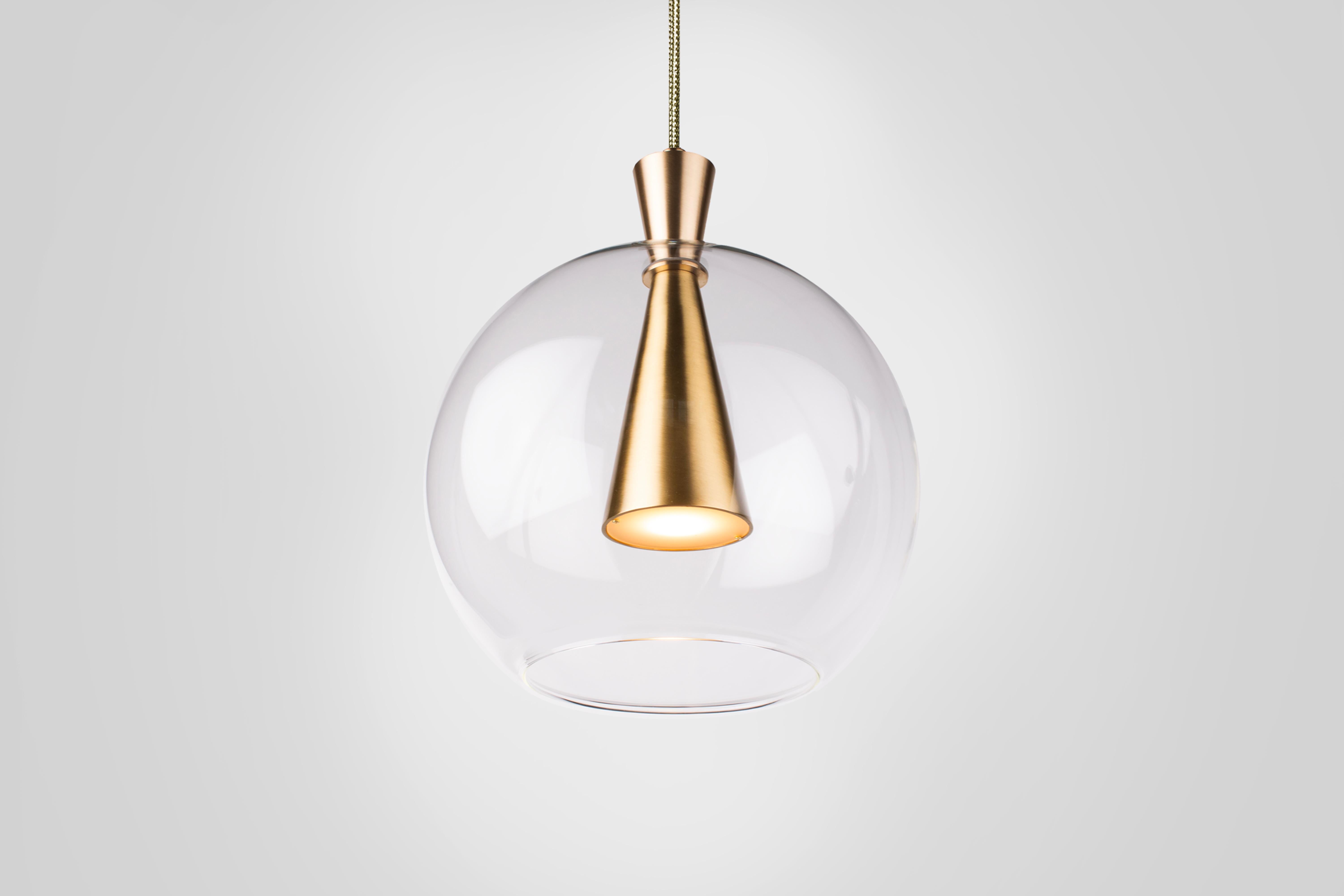 Lampada a sospensione a cono e paralume 'Medium' di Marc Wood, lampada in ottone fatta a mano con/GU10 In condizioni Nuovo in vendita a London, GB
