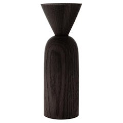 Vase en forme de cône en Oak Oak teinté noir par Applicata