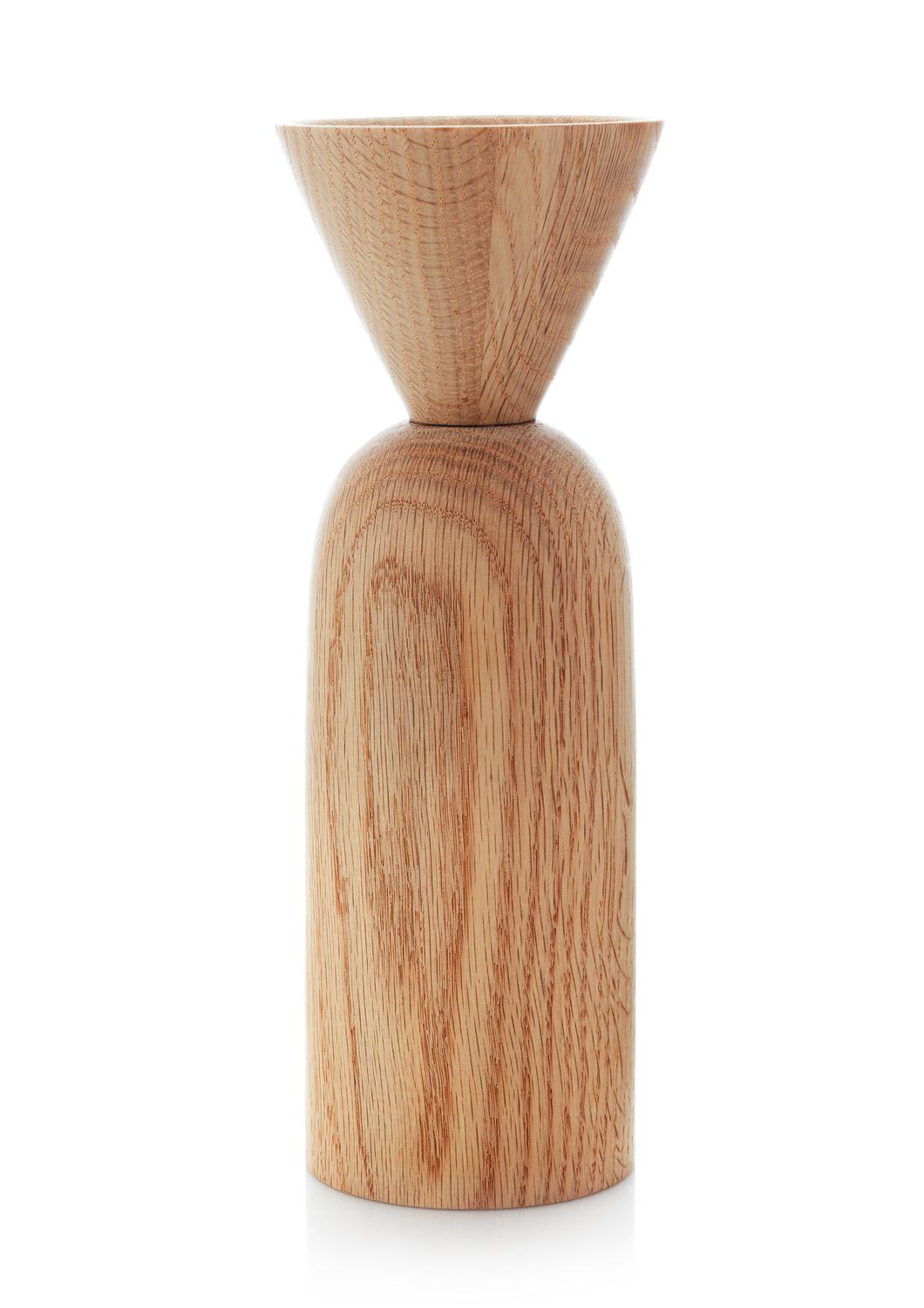 Cone Shape Oak Vase by Applicata In New Condition For Sale In Geneve, CH